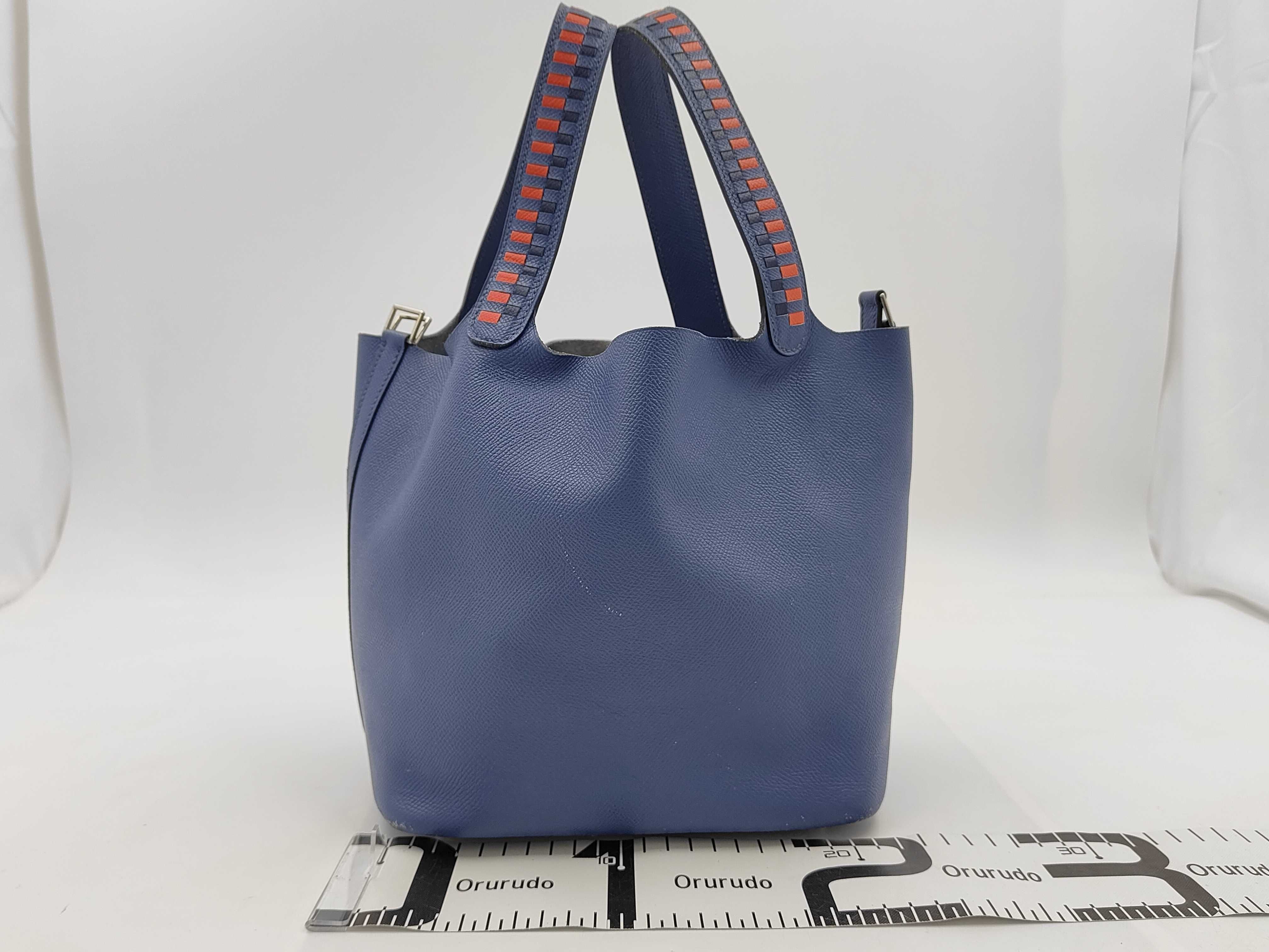 Picotin Lock 22 MM Tressage Veau Epsom Silver Hardware C Stamp: 2018 Handbag — view 2