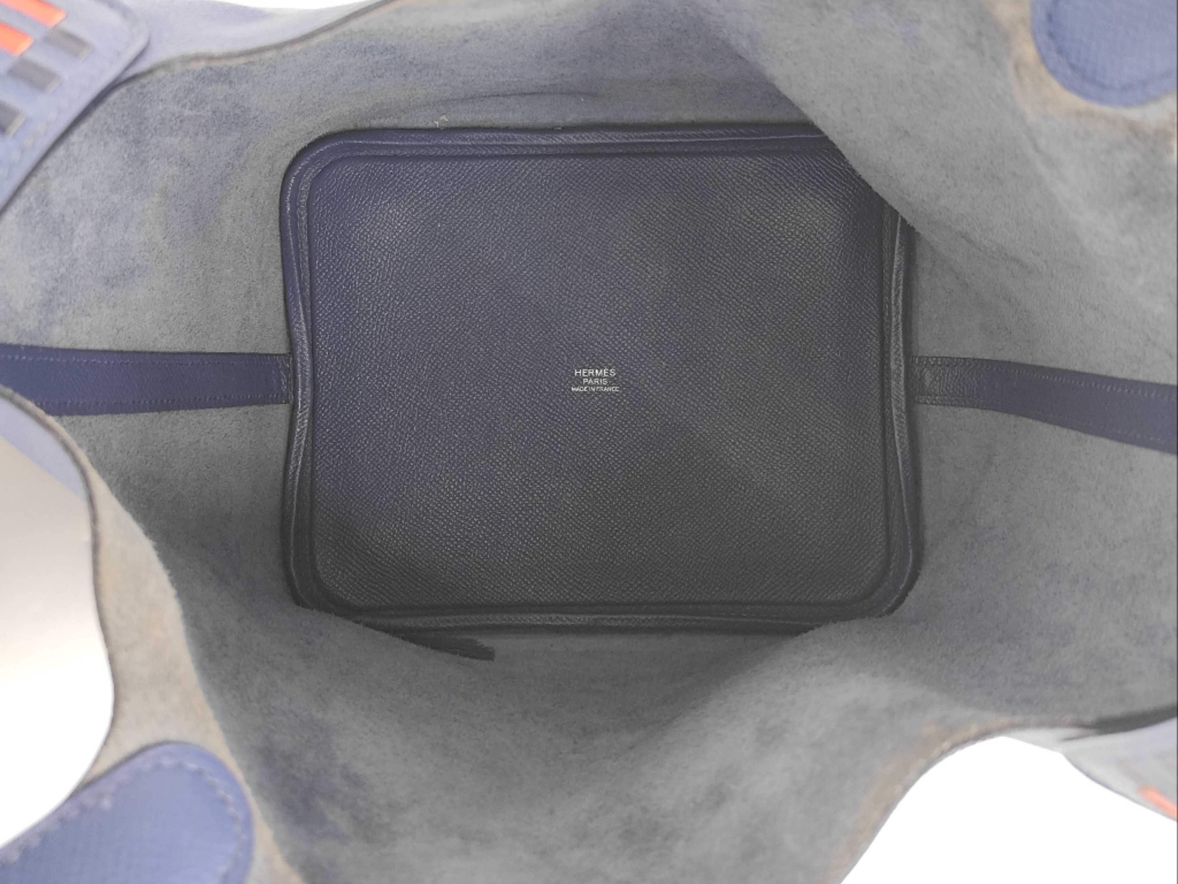 Picotin Lock 22 MM Tressage Veau Epsom Silver Hardware C Stamp: 2018 Handbag — view 9