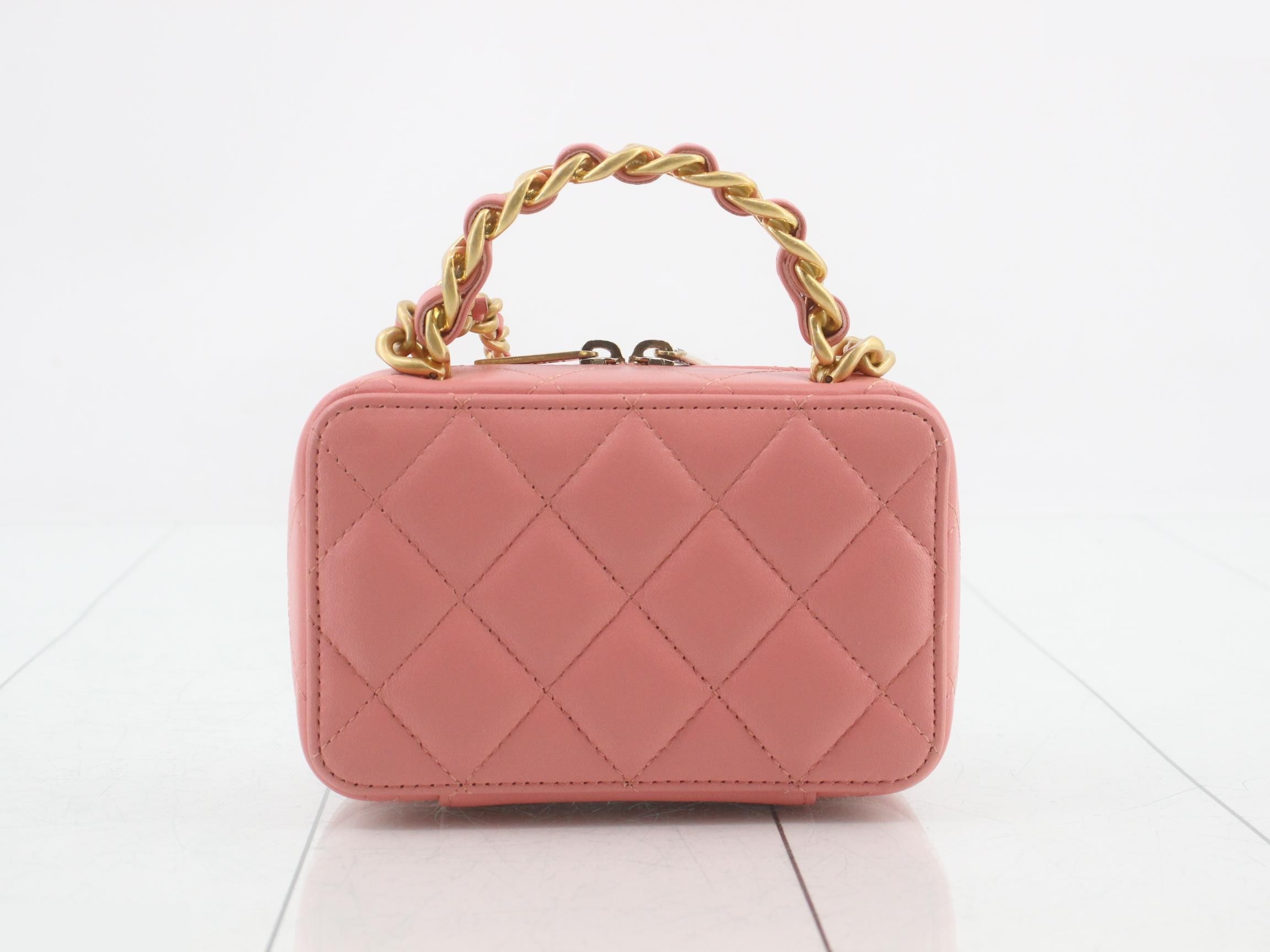 Lambskin Matelassé Handbag / Chain Shoulder Bag (2-Way) — view 2