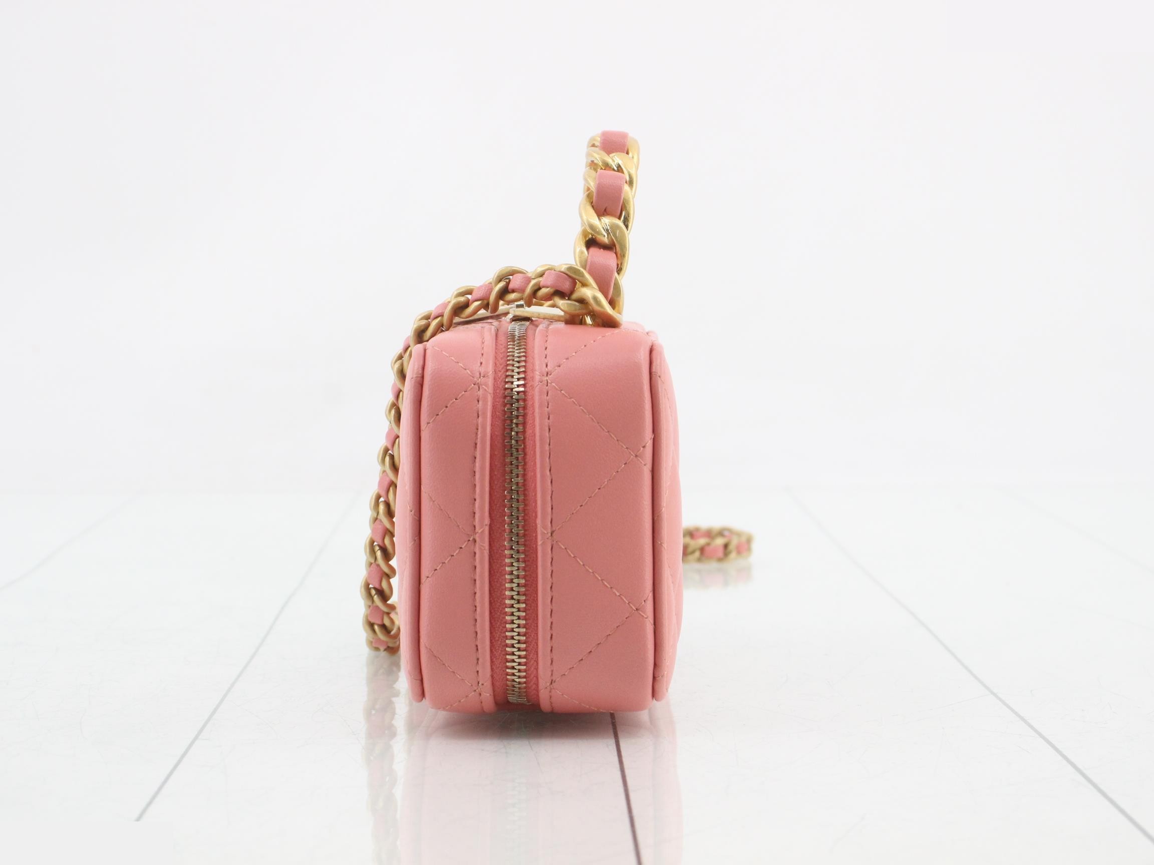 Lambskin Matelassé Handbag / Chain Shoulder Bag (2-Way) — view 3