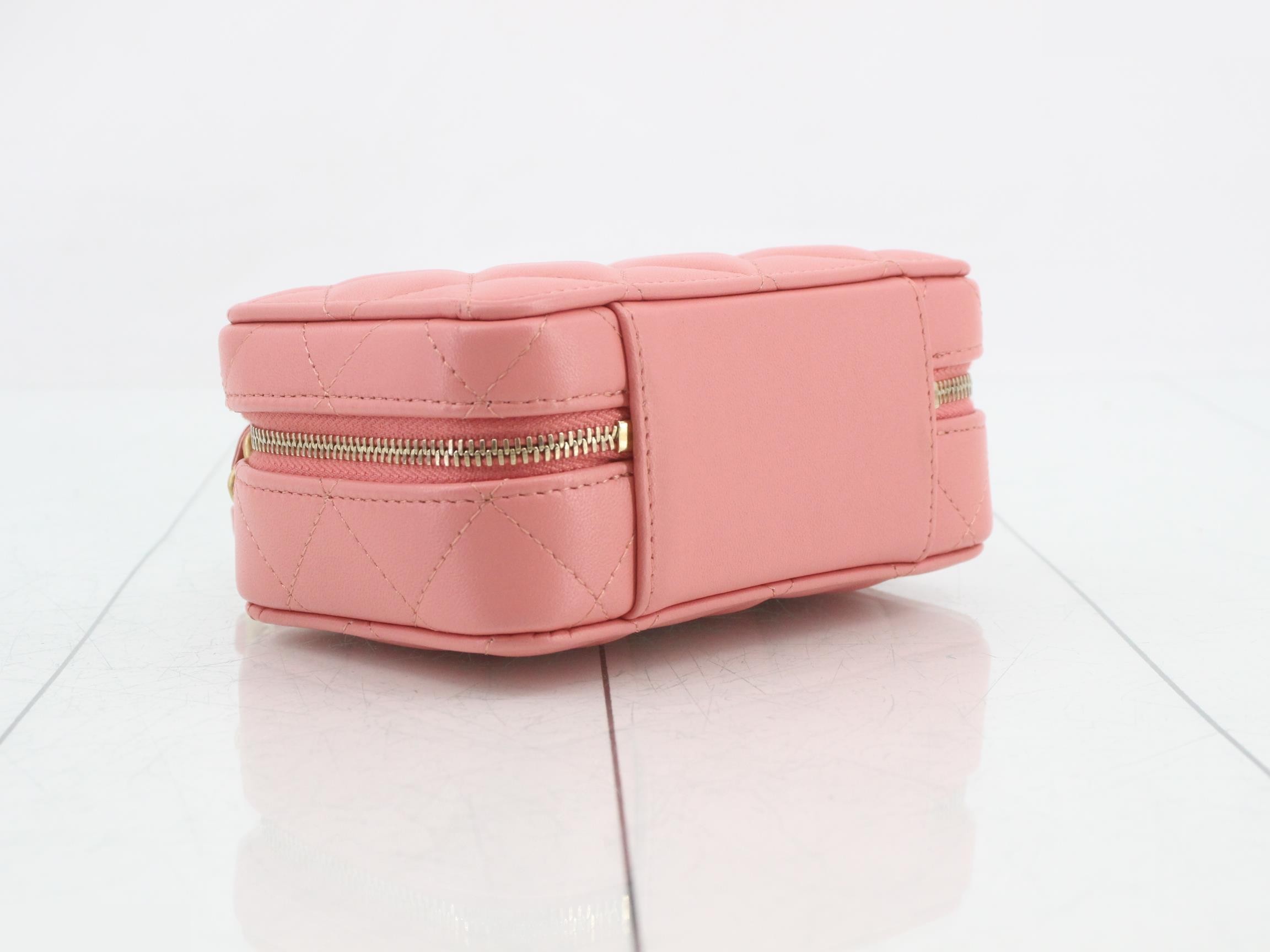 Lambskin Matelassé Handbag / Chain Shoulder Bag (2-Way) — view 5