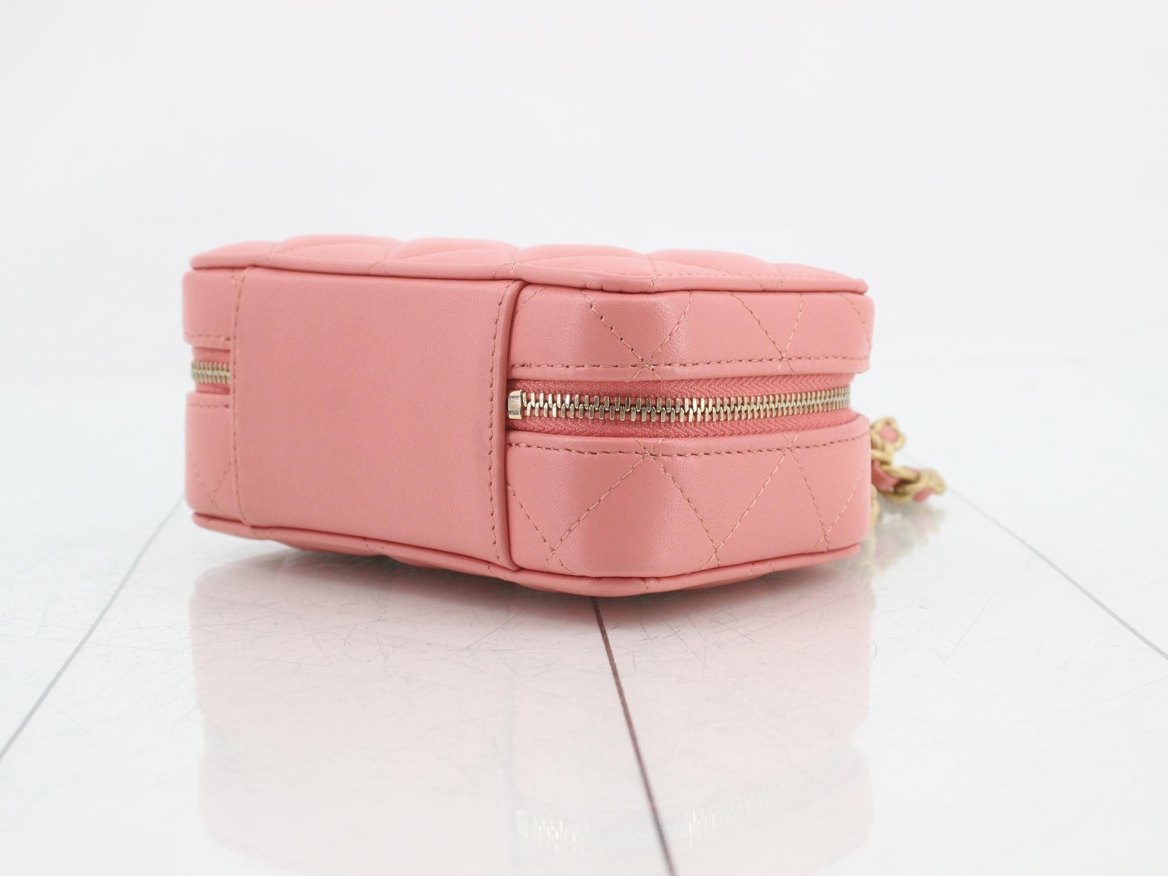 Lambskin Matelassé Handbag / Chain Shoulder Bag (2-Way) — view 6