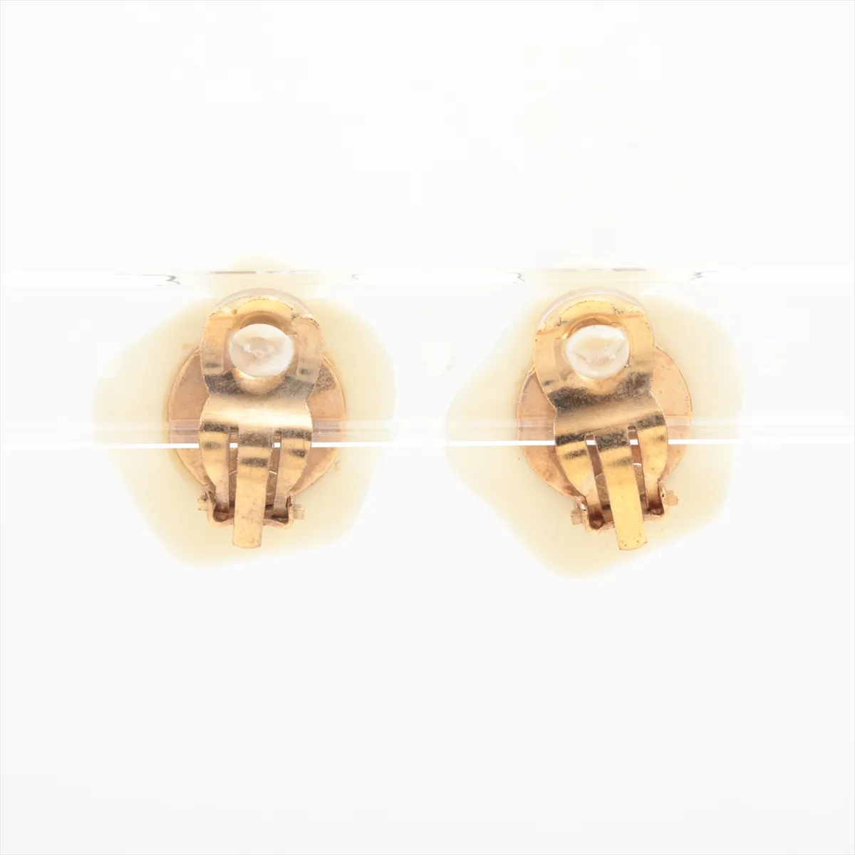 Coco Mark Camellia 03P Earrings (Pair) GP x Plastic Black x Ivory — view 2