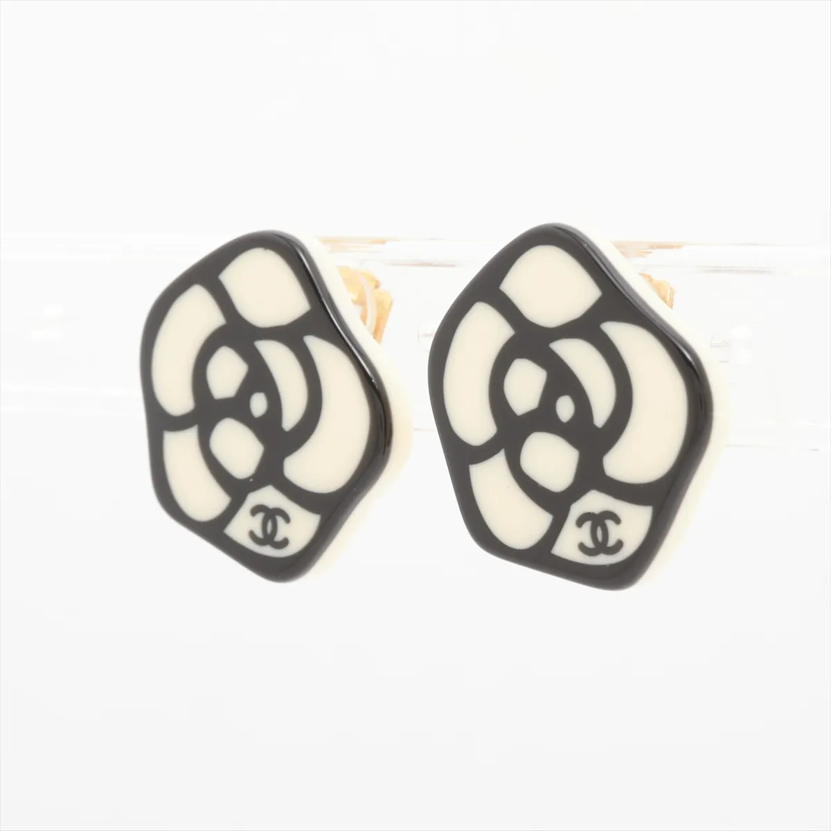 Coco Mark Camellia 03P Earrings (Pair) GP x Plastic Black x Ivory — view 3