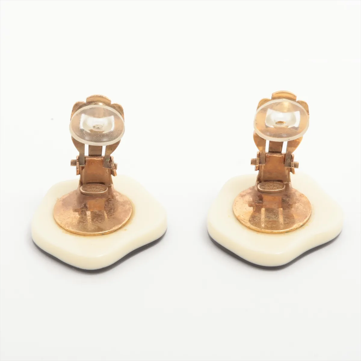 Coco Mark Camellia 03P Earrings (Pair) GP x Plastic Black x Ivory — view 4