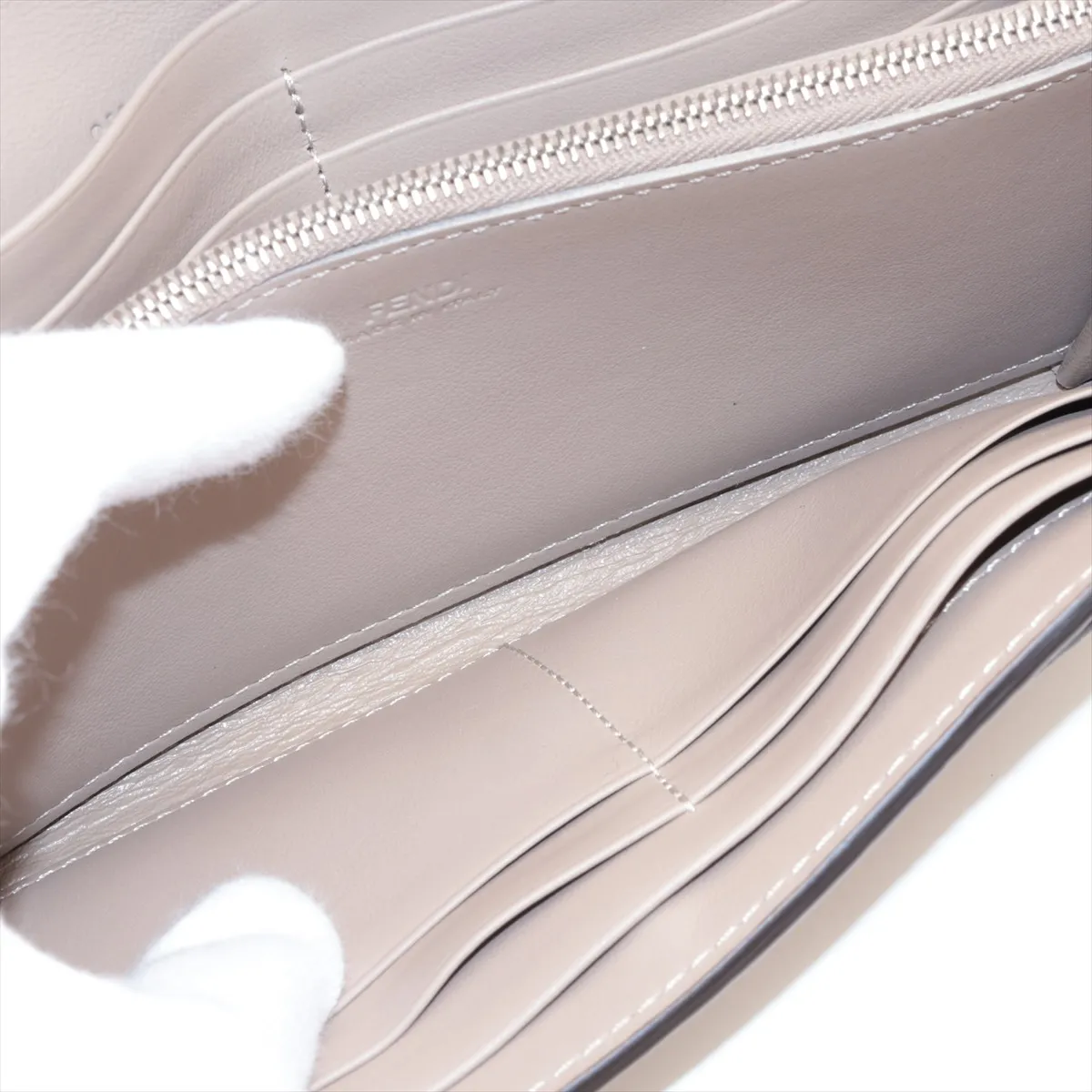 Peekaboo 8M0427 Leather Long Wallet, Beige — view 7