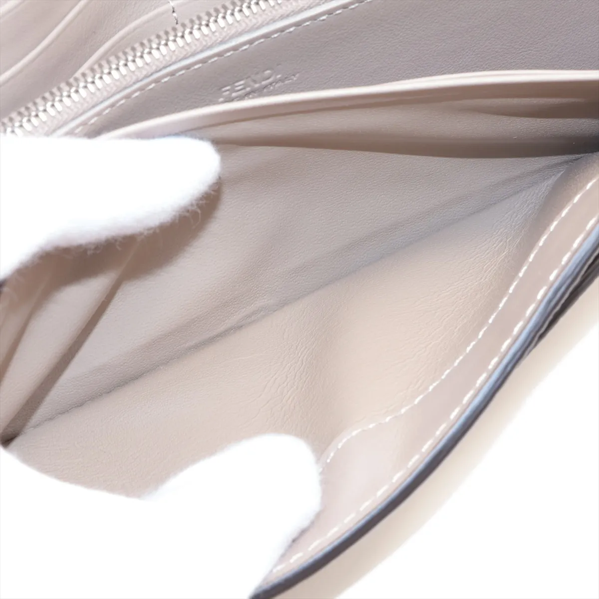 Peekaboo 8M0427 Leather Long Wallet, Beige — view 8