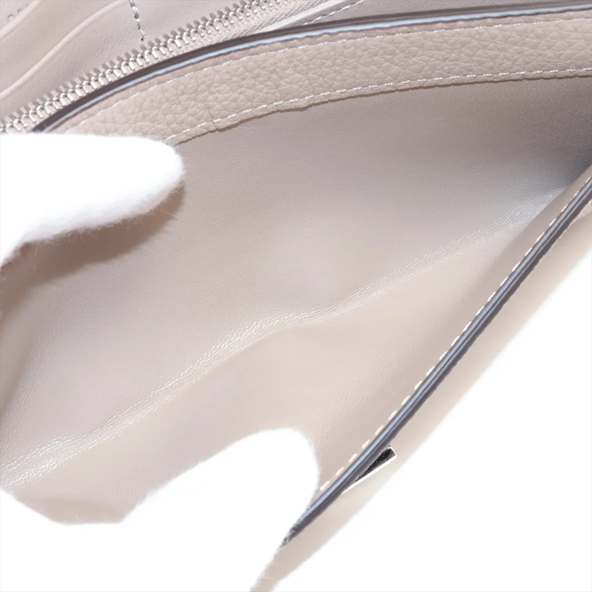 Peekaboo 8M0427 Leather Long Wallet, Beige — view 9