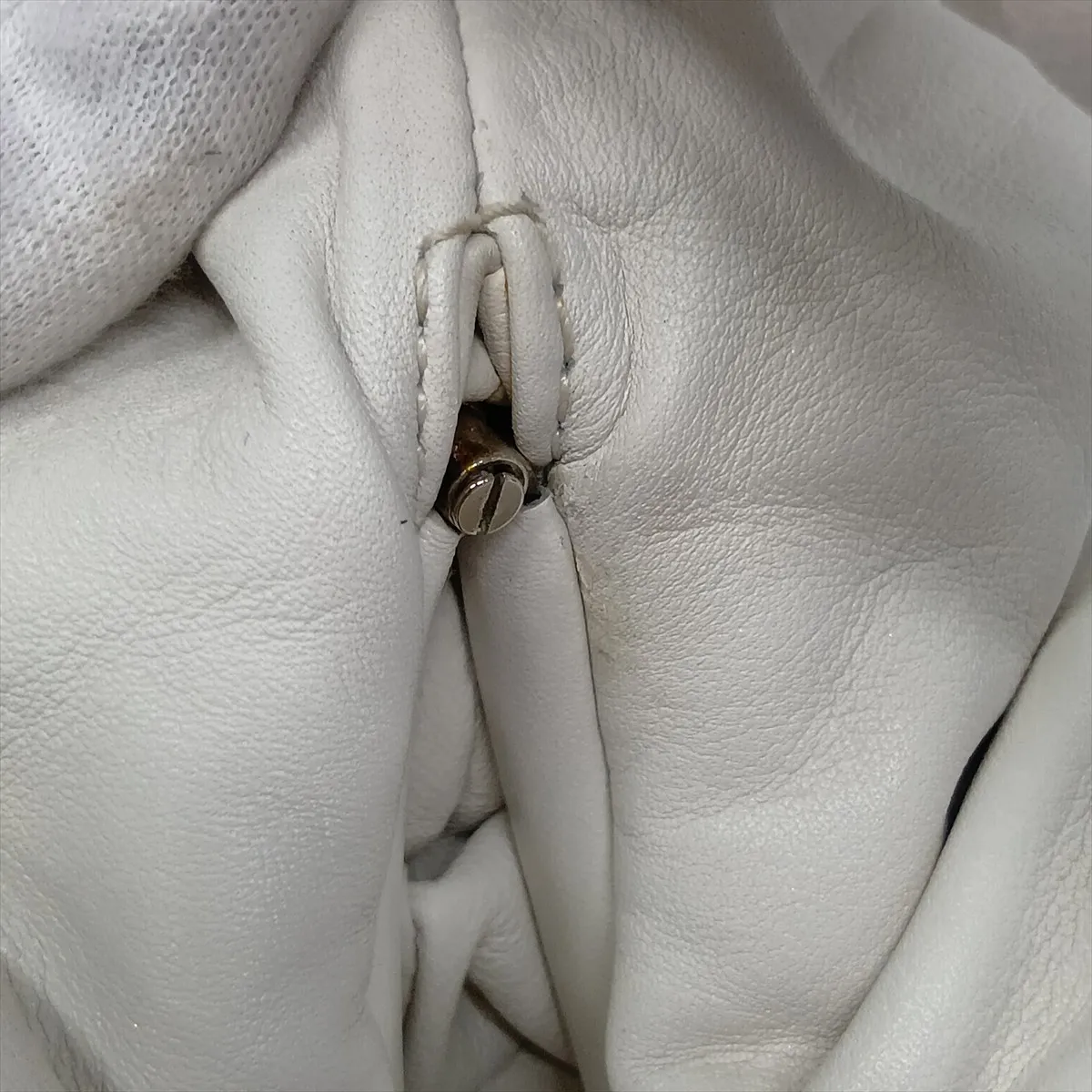 The Shoulder Pouch Leather Shoulder Bag White — view 13