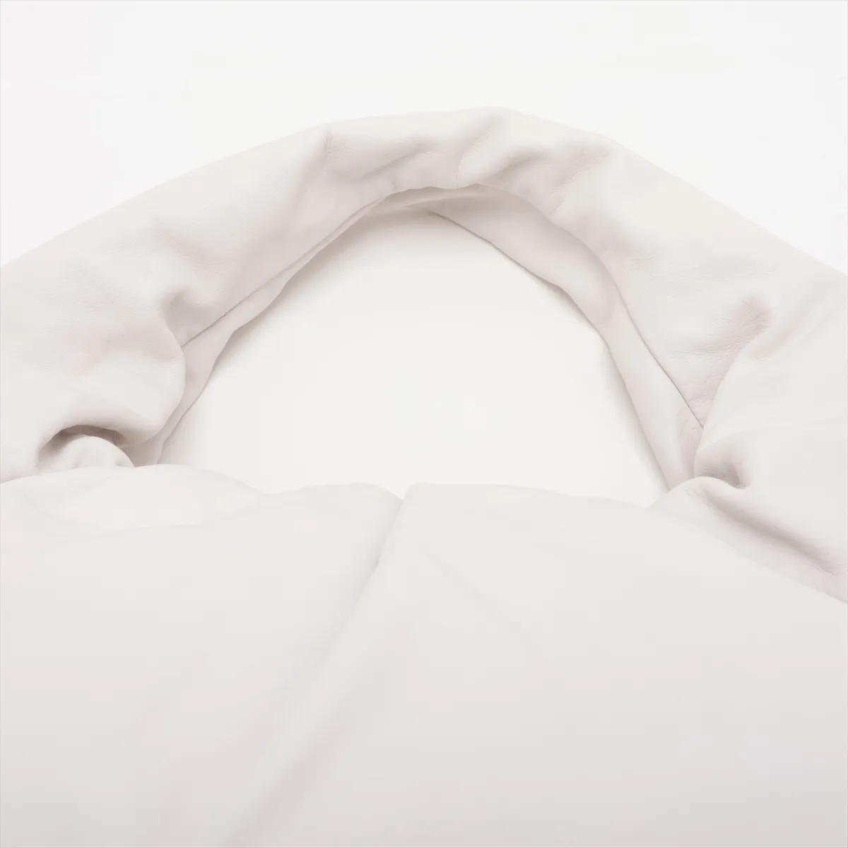 The Shoulder Pouch Leather Shoulder Bag White — view 6