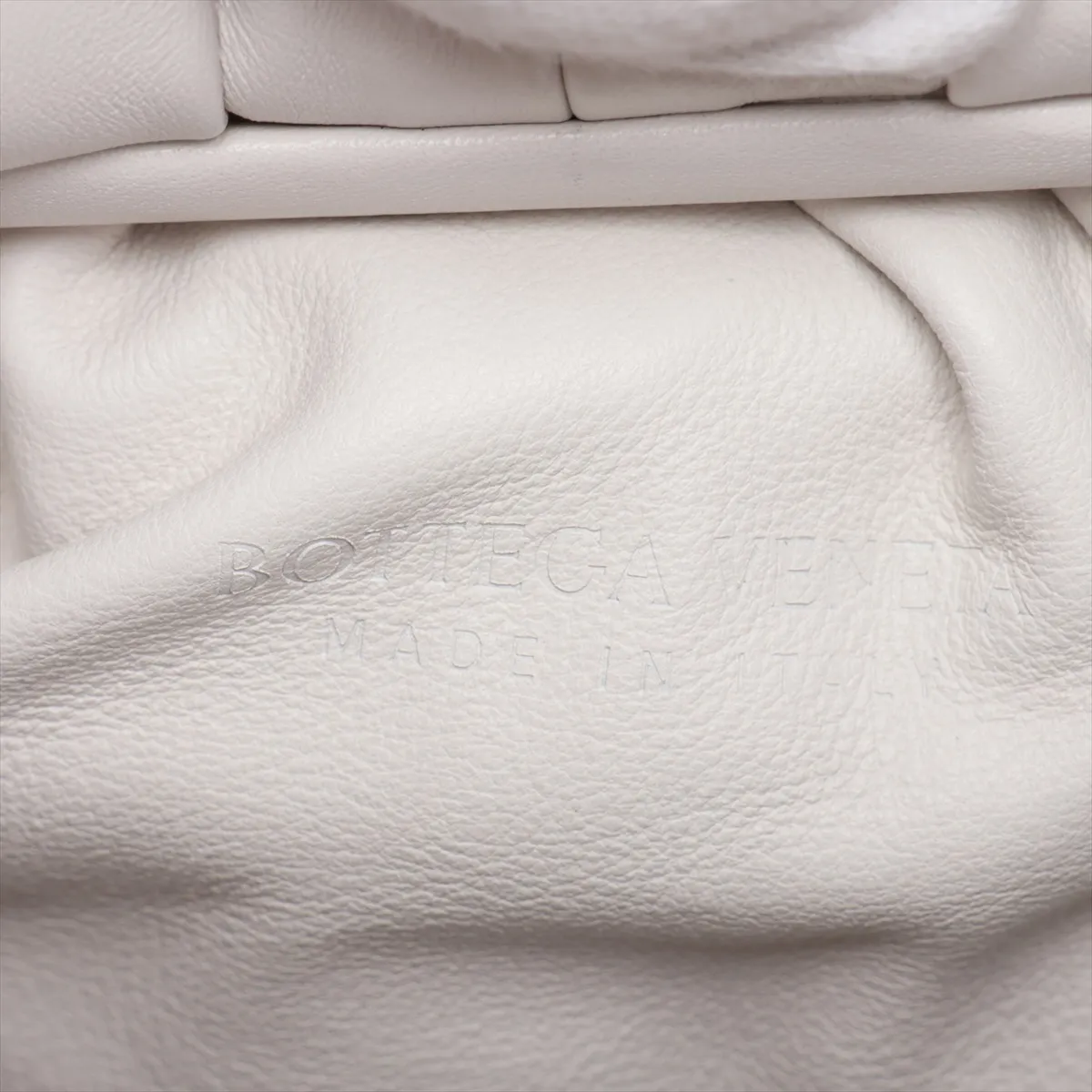 The Shoulder Pouch Leather Shoulder Bag White — view 8