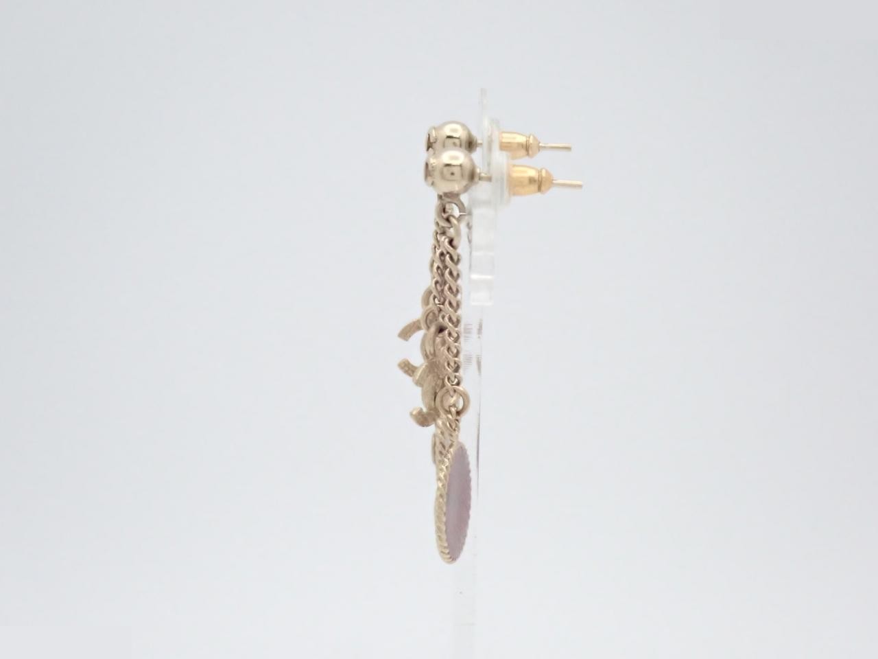 Earrings with Coco Mark design, gold — view 3