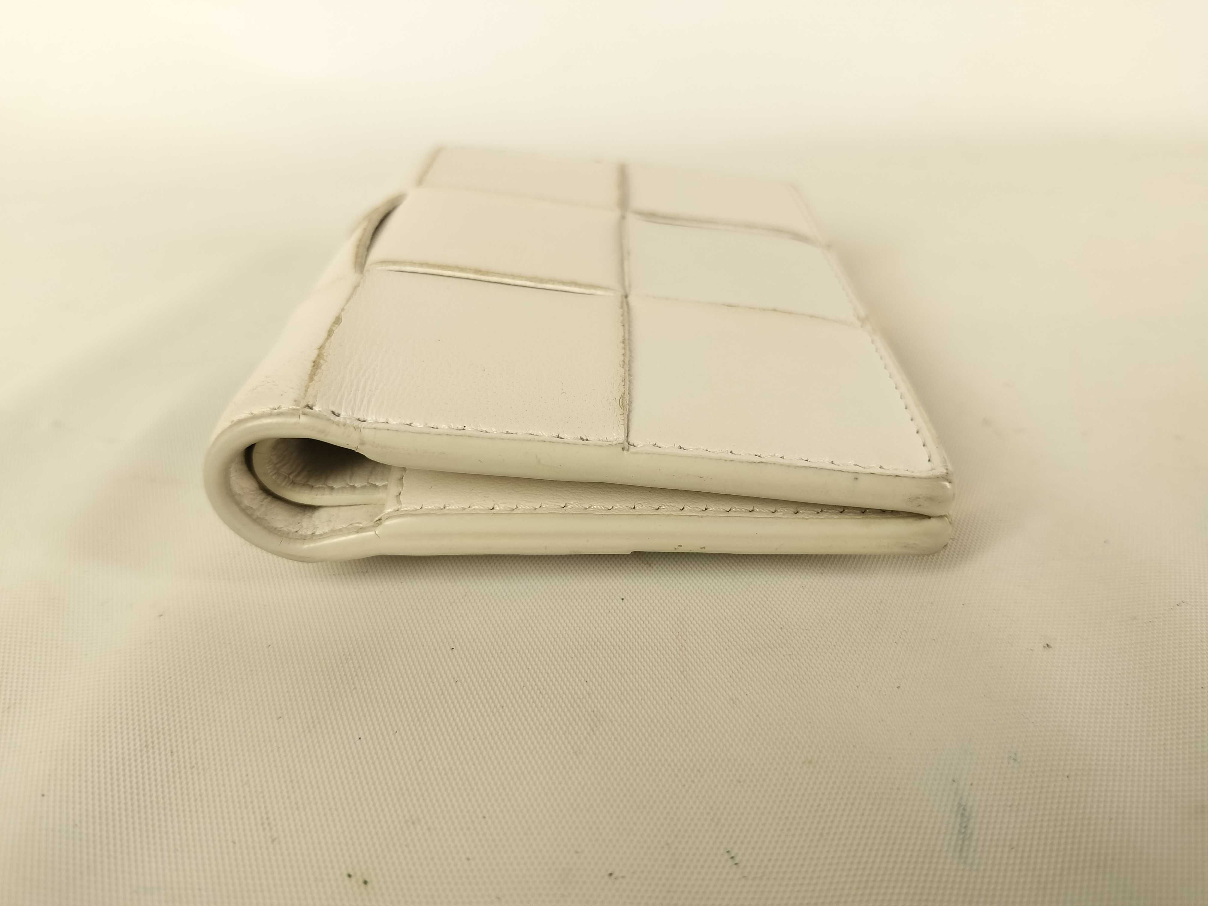 Maxi Intrecciato Bi-fold Wallet White — view 3