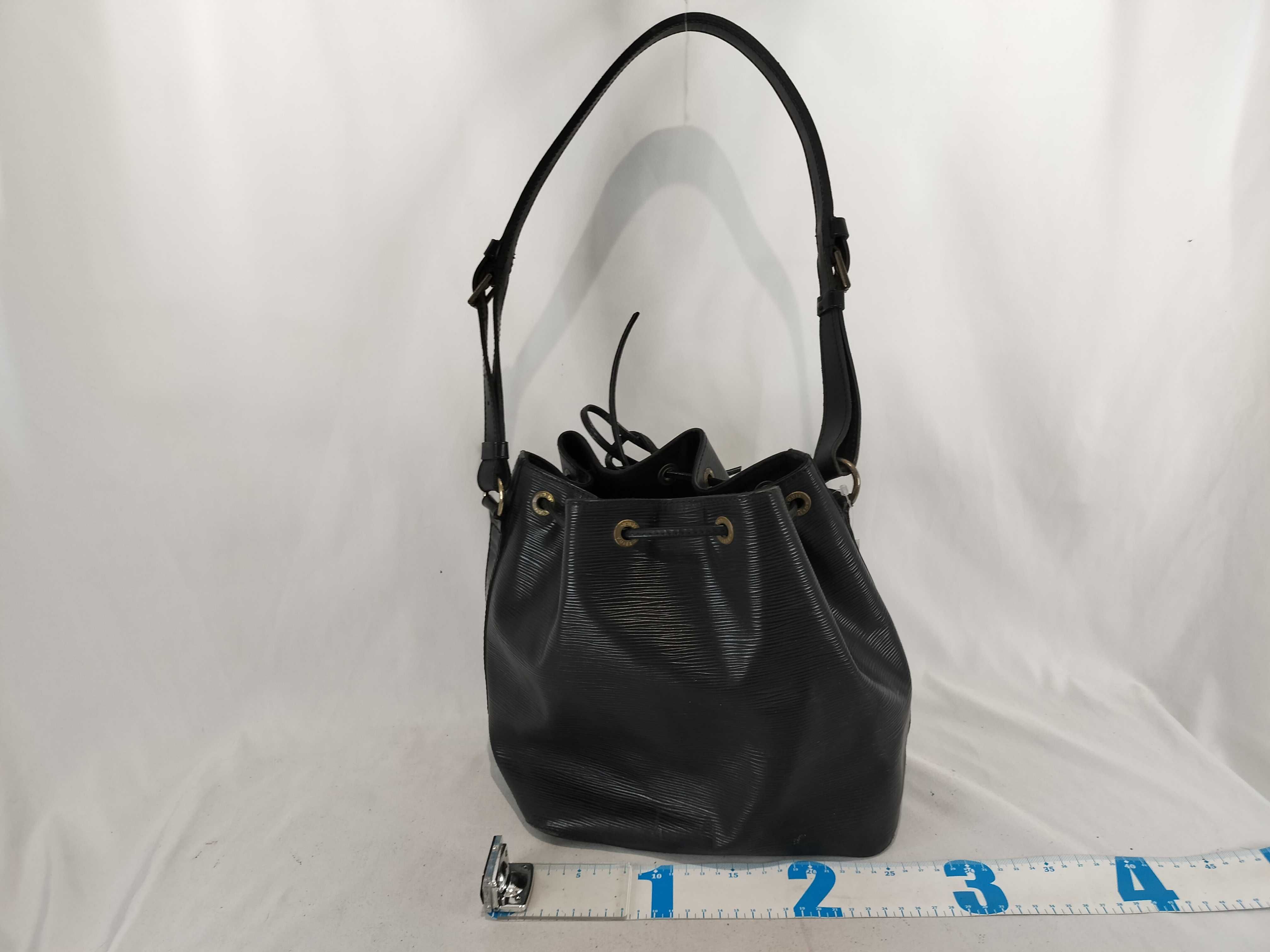 Epi M59012 Petit Noé Black Shoulder Bag — view 2