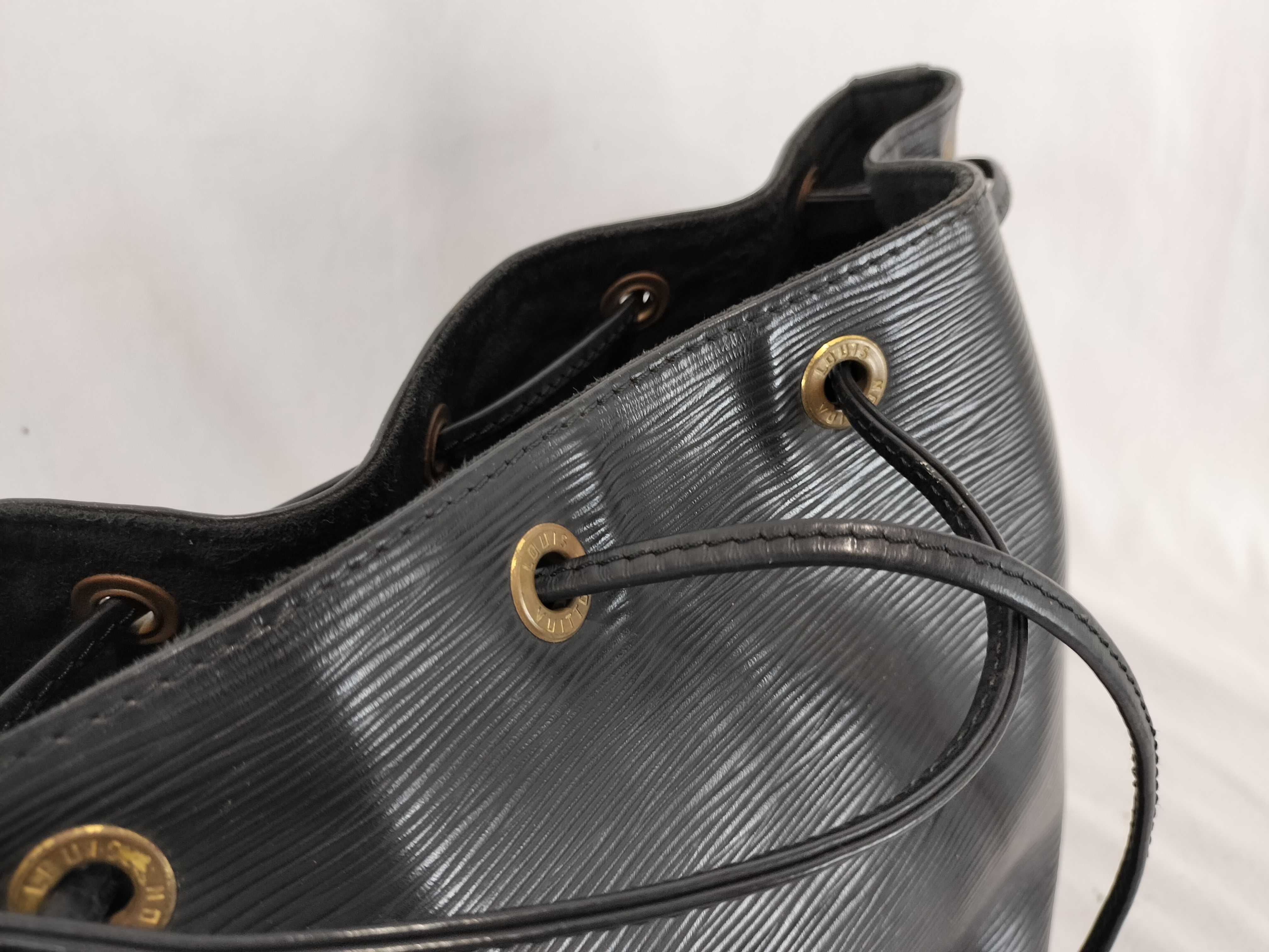 Epi M59012 Petit Noé Black Shoulder Bag — view 11