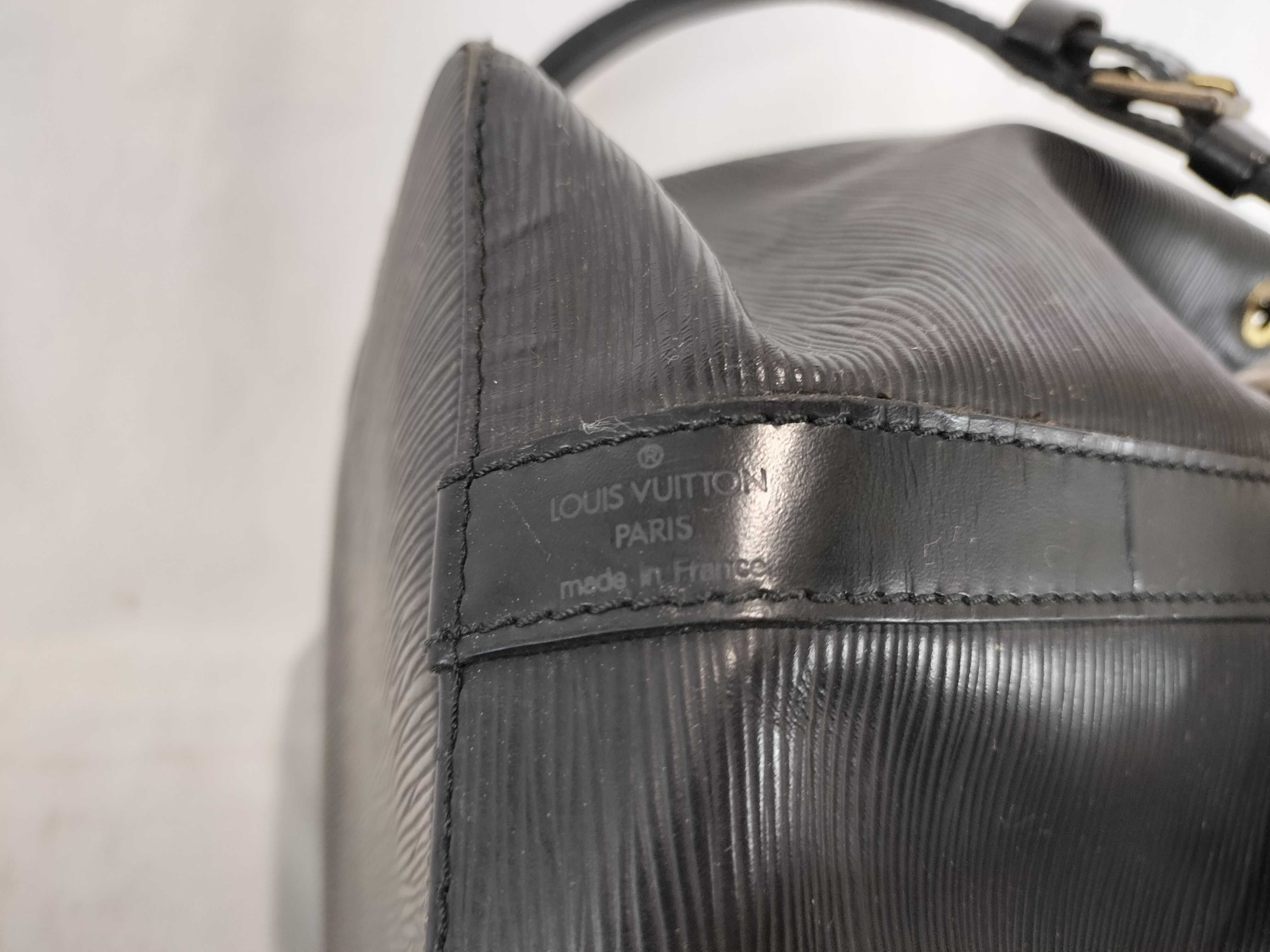 Epi M59012 Petit Noé Black Shoulder Bag — view 12