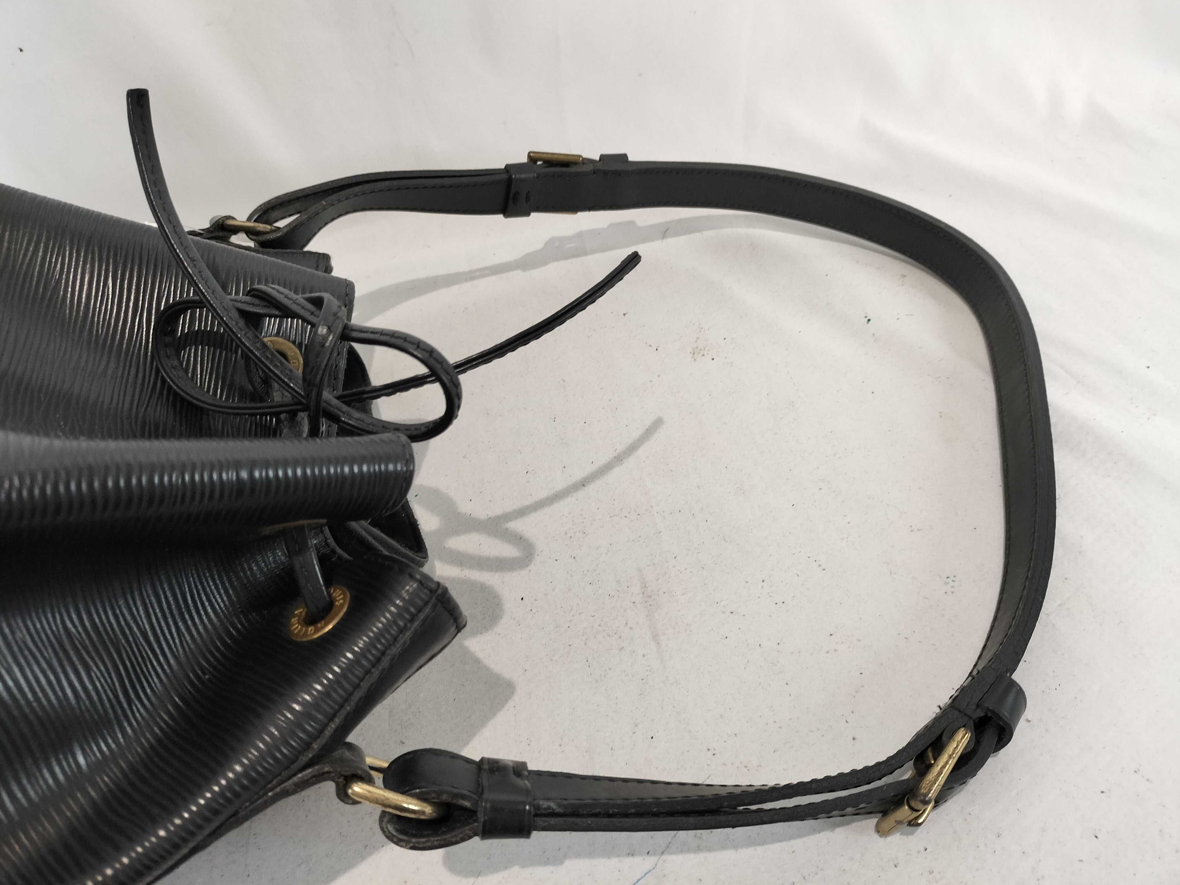Epi M59012 Petit Noé Black Shoulder Bag — view 3