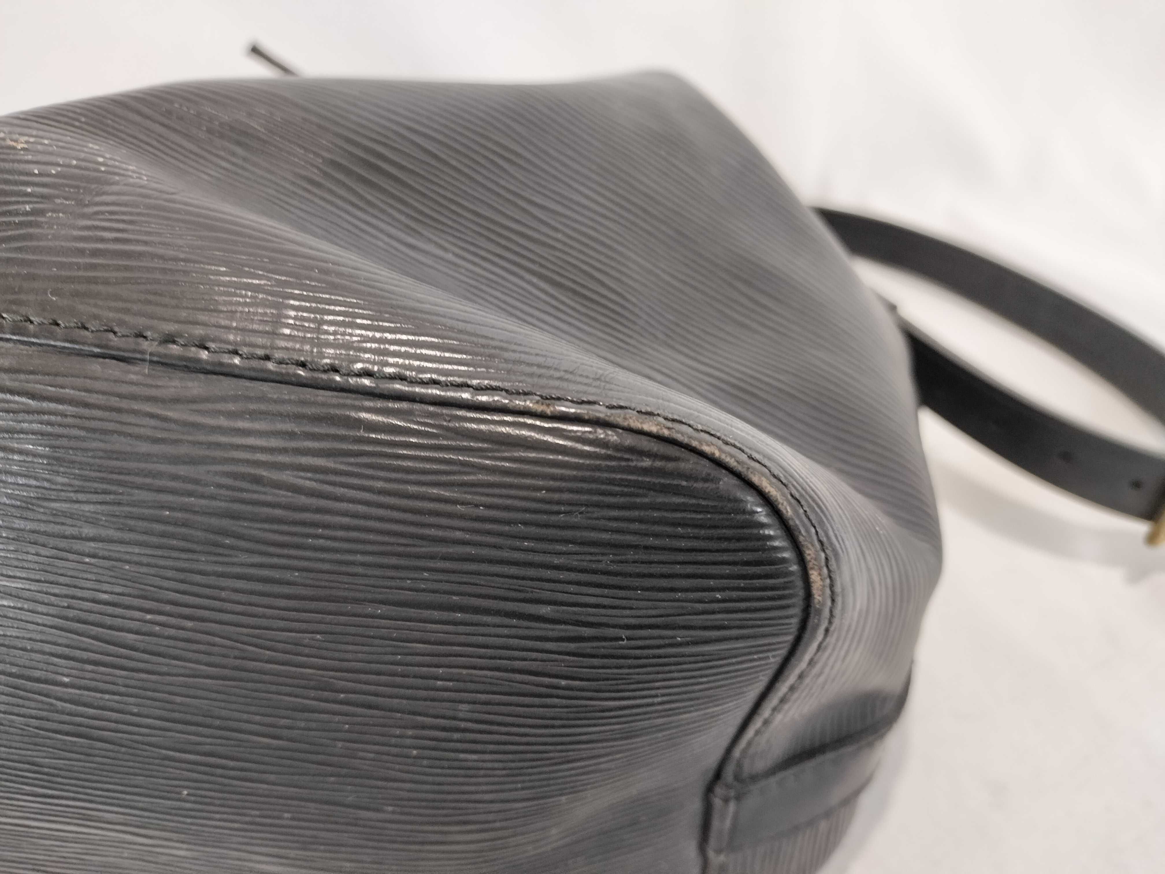 Epi M59012 Petit Noé Black Shoulder Bag — view 6