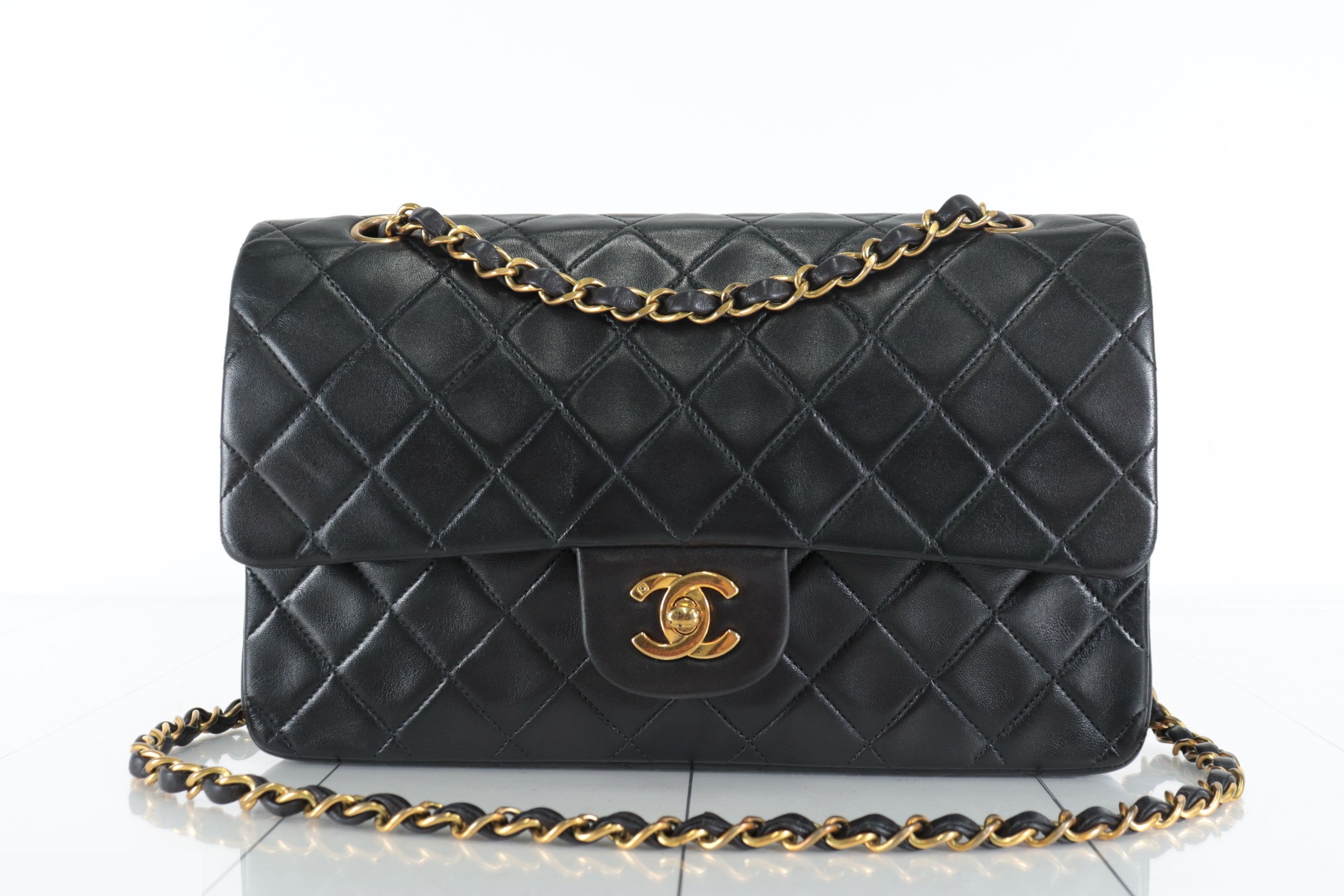 Double flap 25 Lambskin Chain Shoulder Bag, Series 4