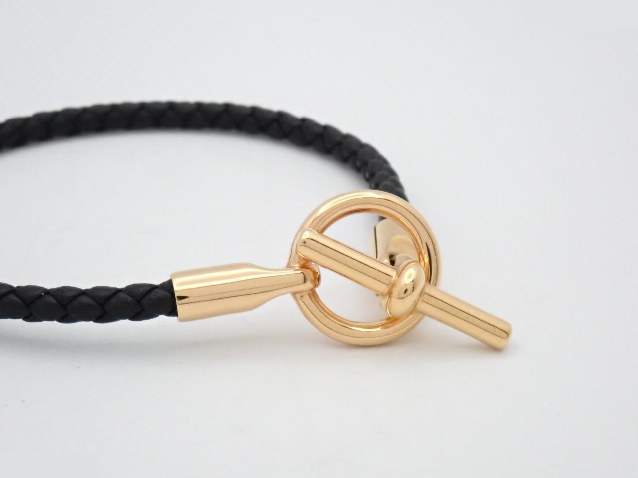 Glenan bracelet, stored item, black with gold hardware, wrist size approximately 17cm. — view 3