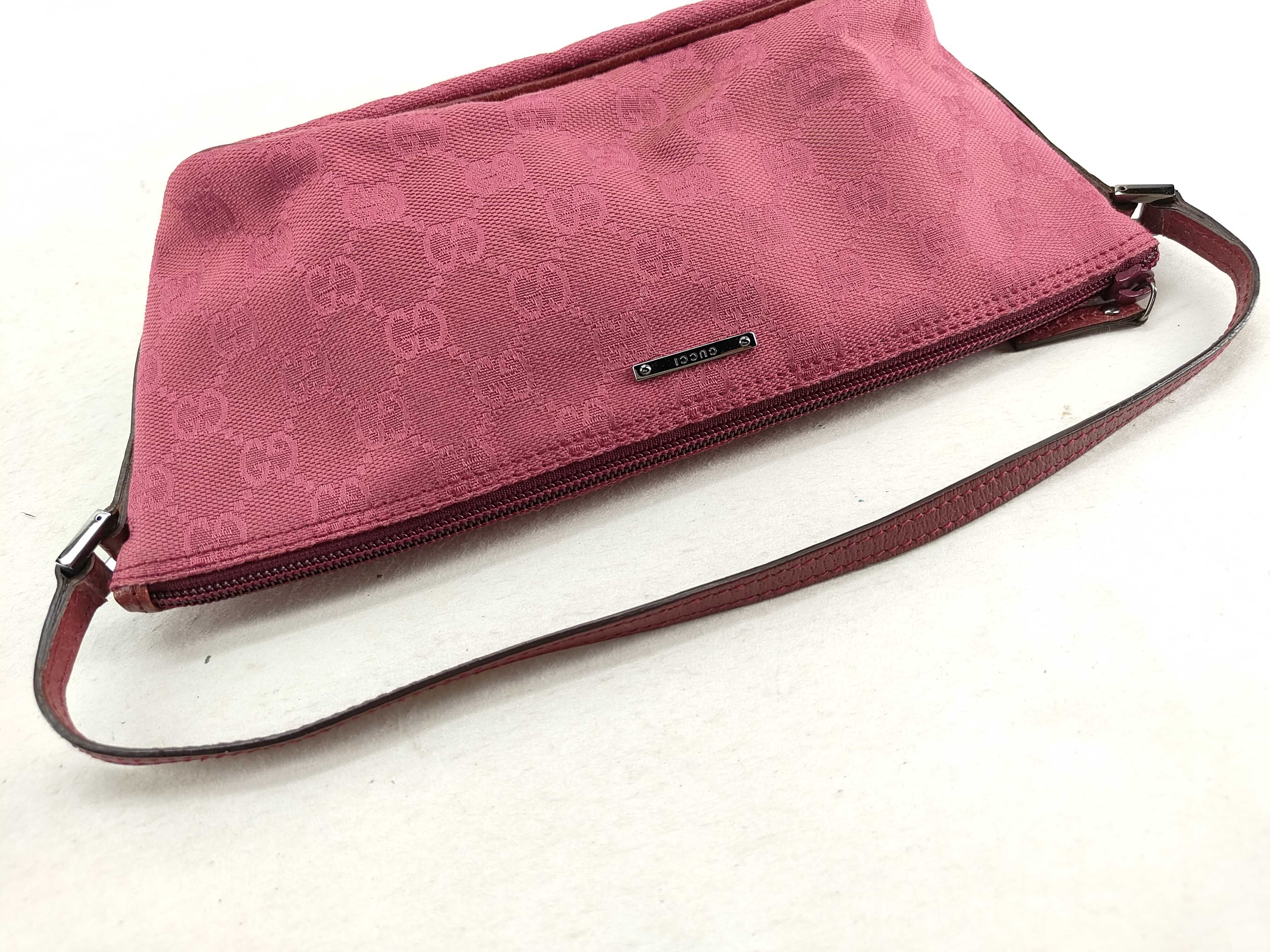 GG Canvas Gucci Handbag Pouch — view 4