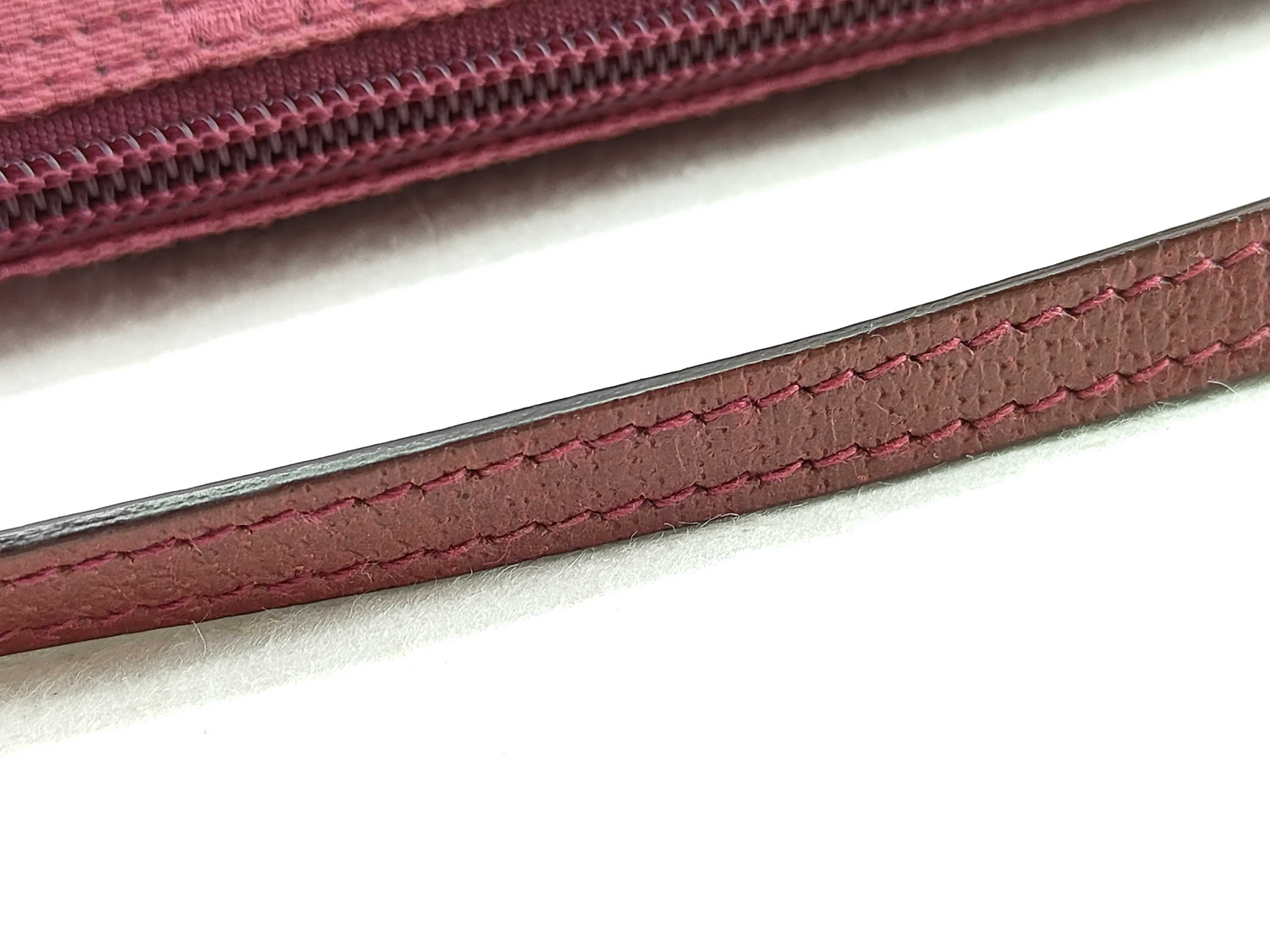 GG Canvas Gucci Handbag Pouch — view 5