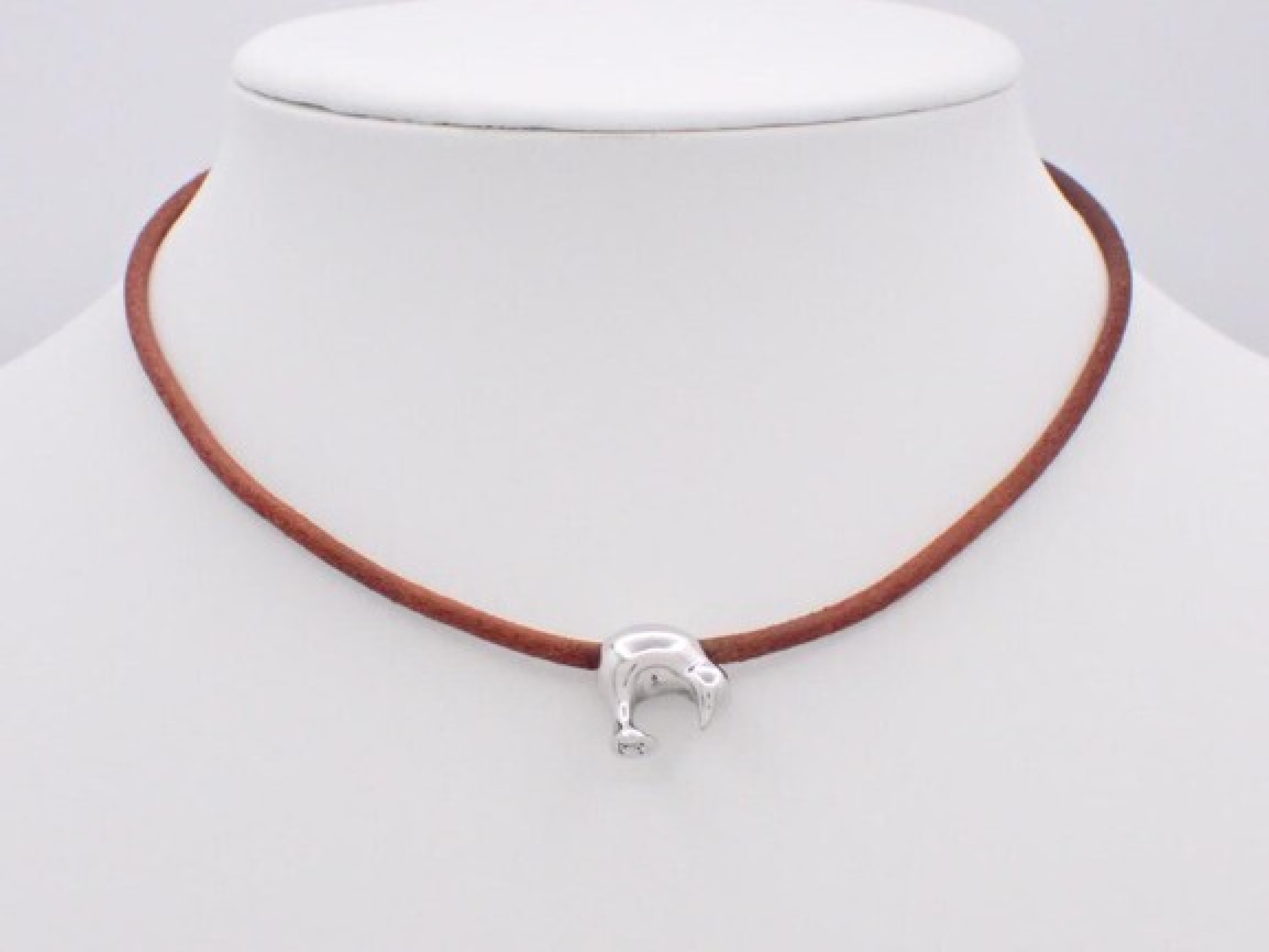 M80647 LV Cup 2003 Kiwi Choker SV & Leather Necklace — view 2