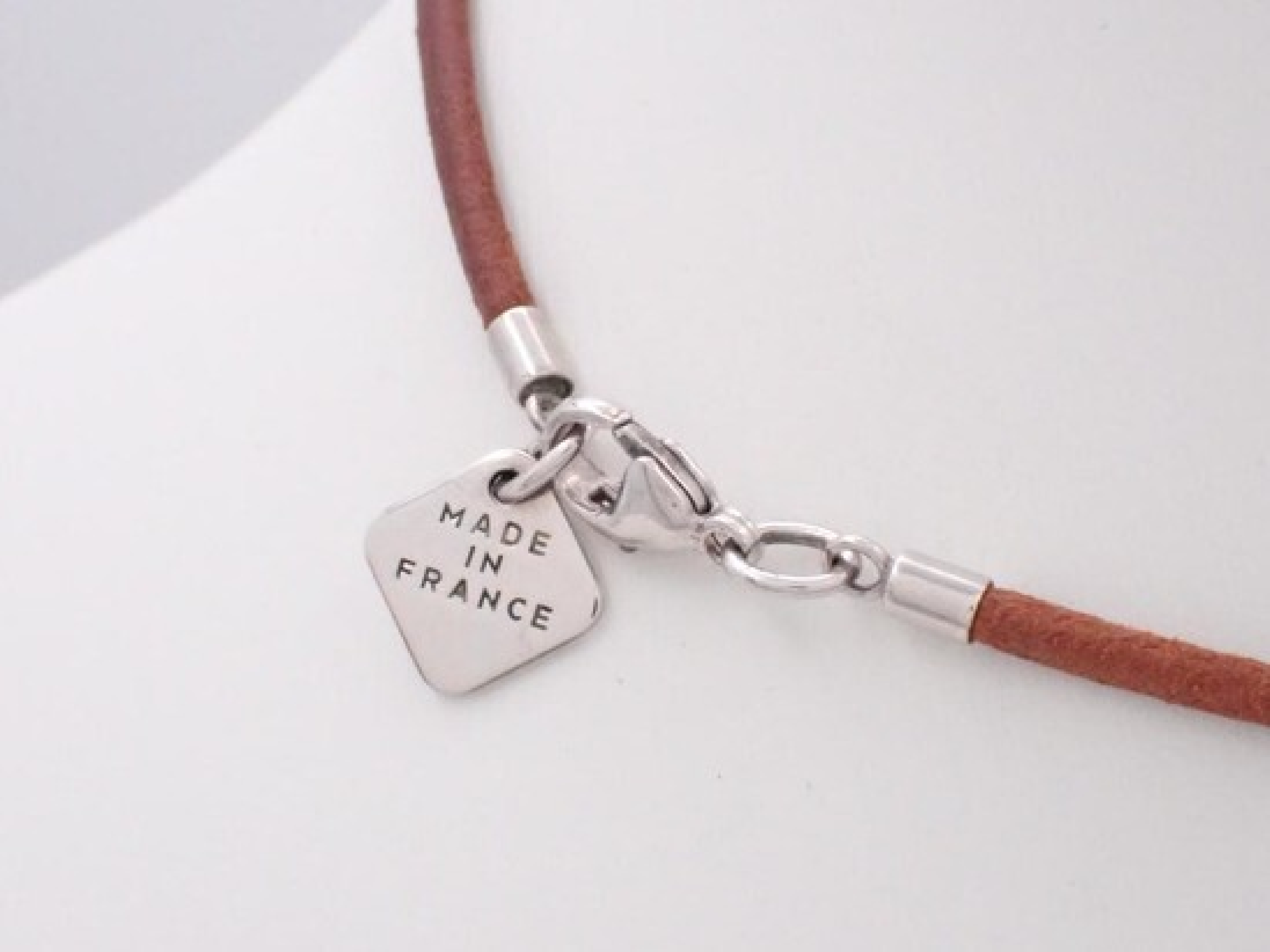 M80647 LV Cup 2003 Kiwi Choker SV & Leather Necklace — view 3