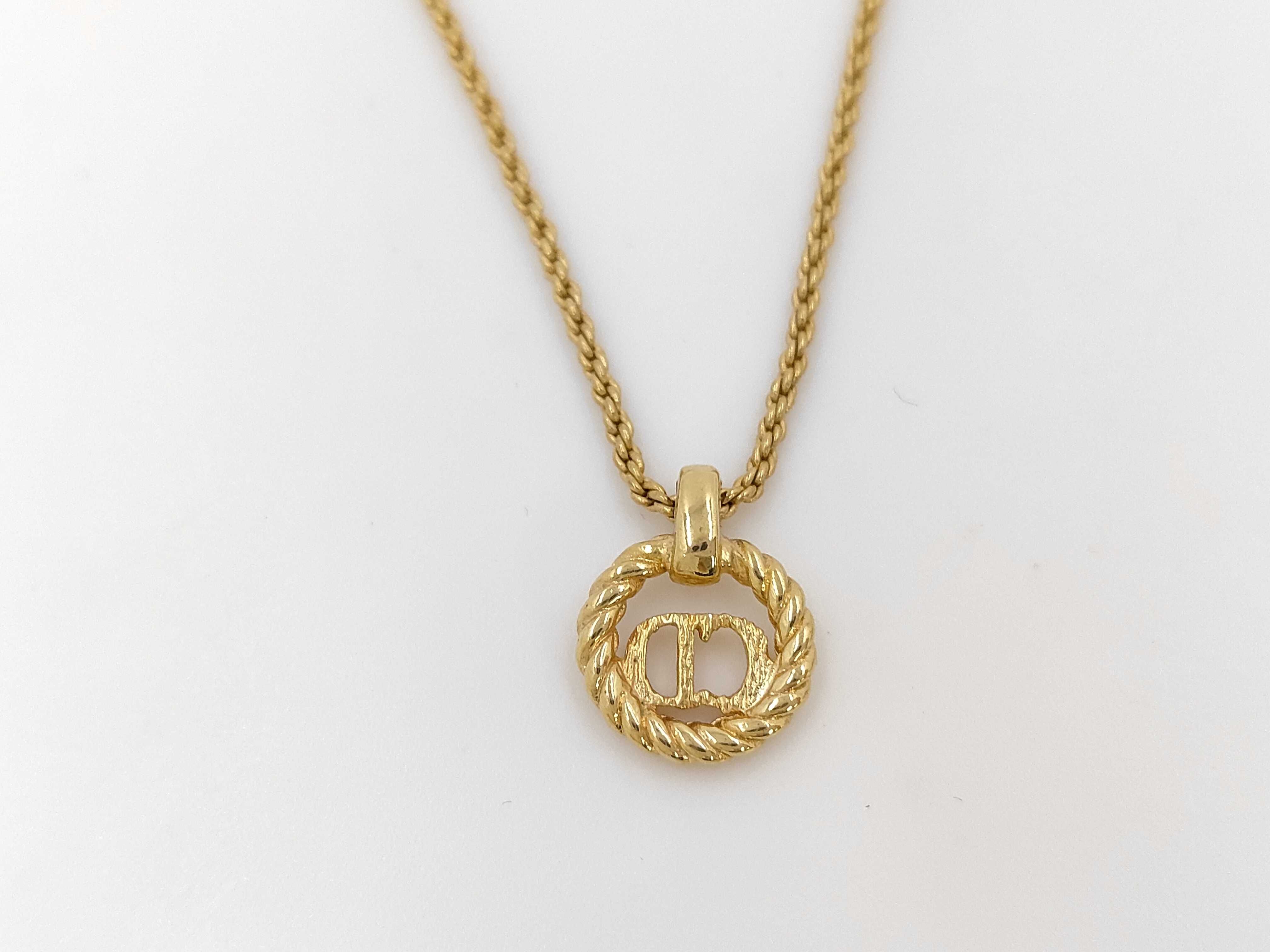 necklace — view 3