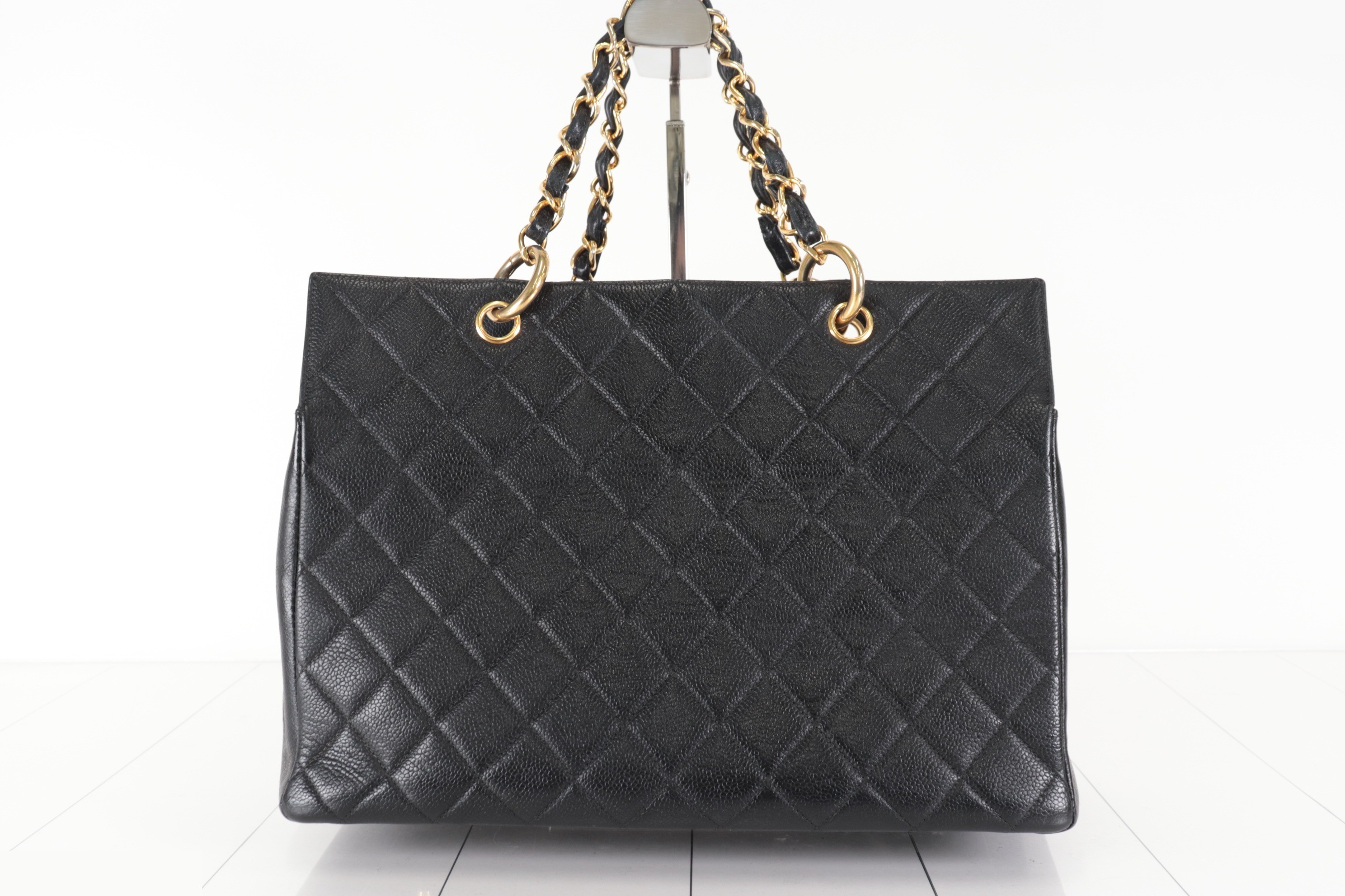 Caviar Chain Tote, Unit 4 — view 2