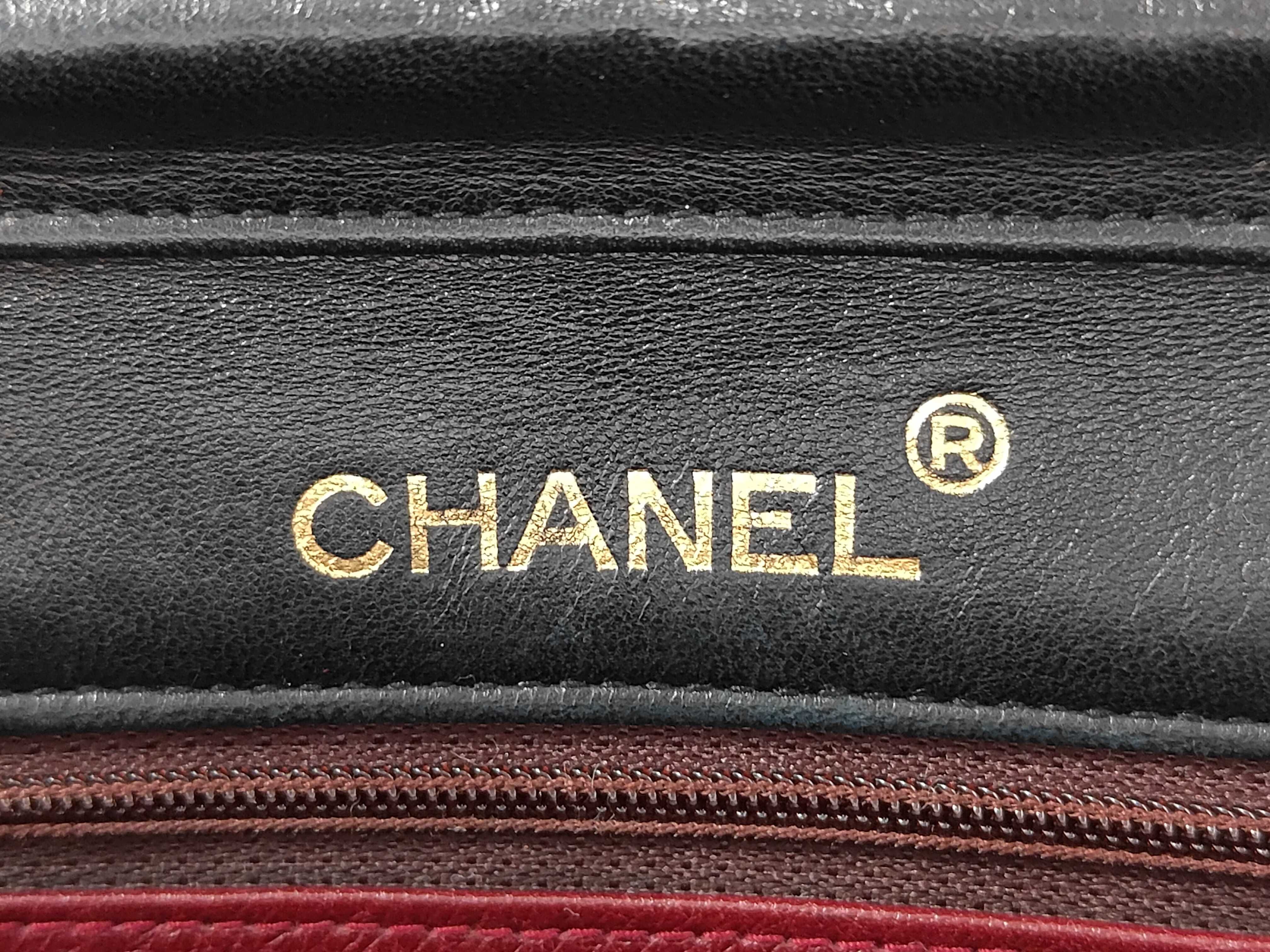 Matelassé Shoulder Chain Shoulder Bag — view 9