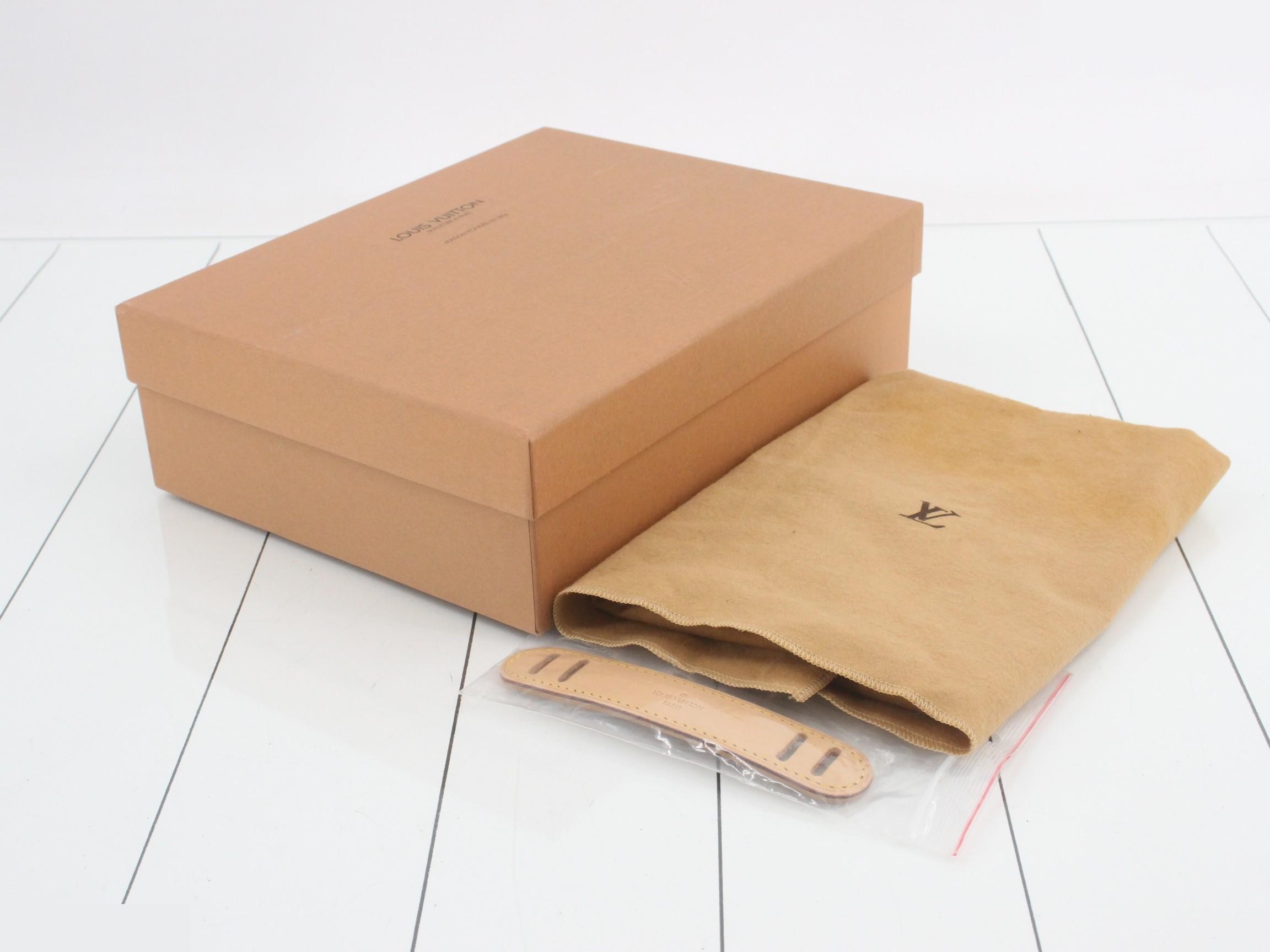 Amazon - Includes storage bag, box, and grip. — view 7