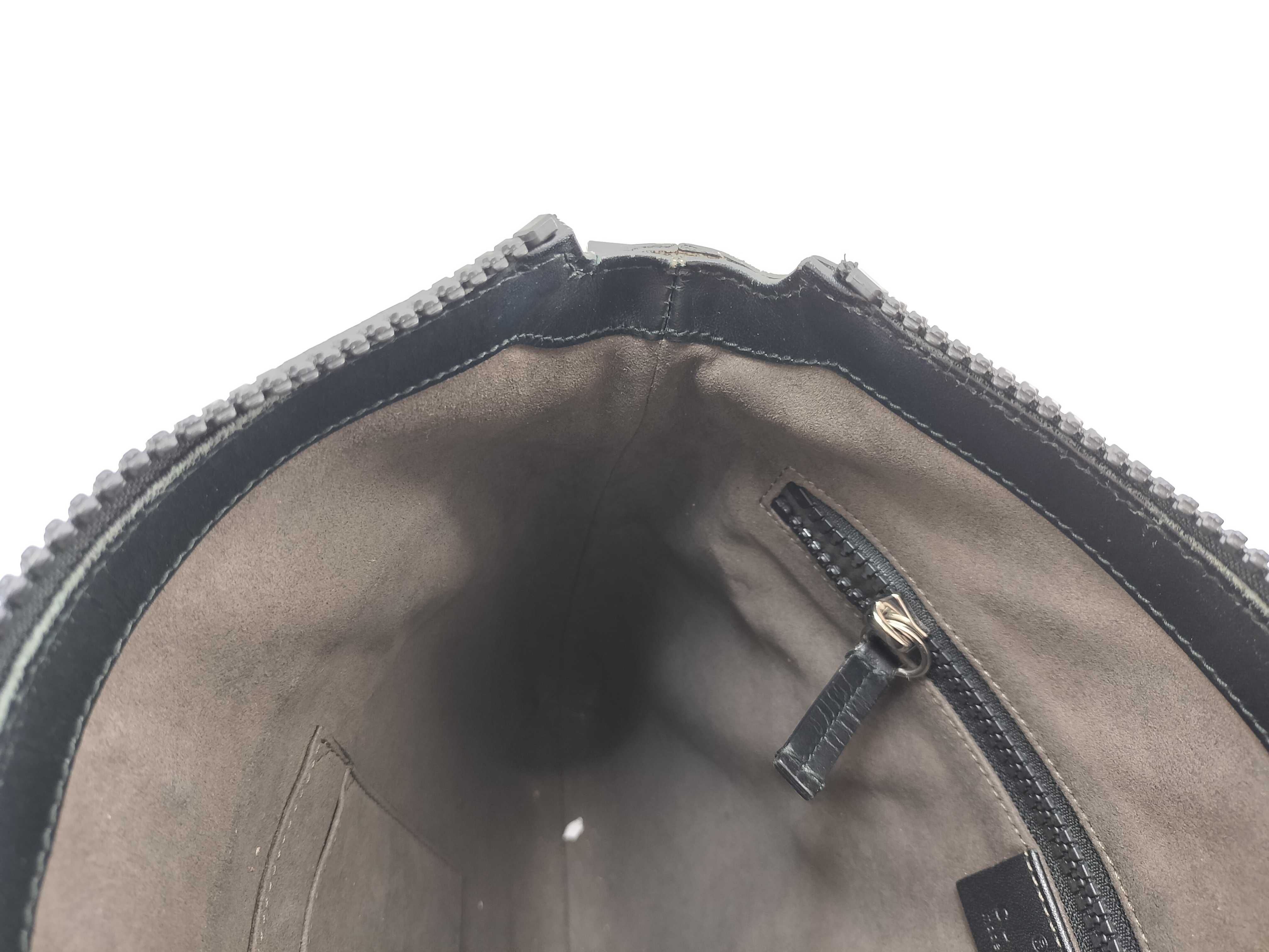 GG Supreme Shoulder Bag — view 12