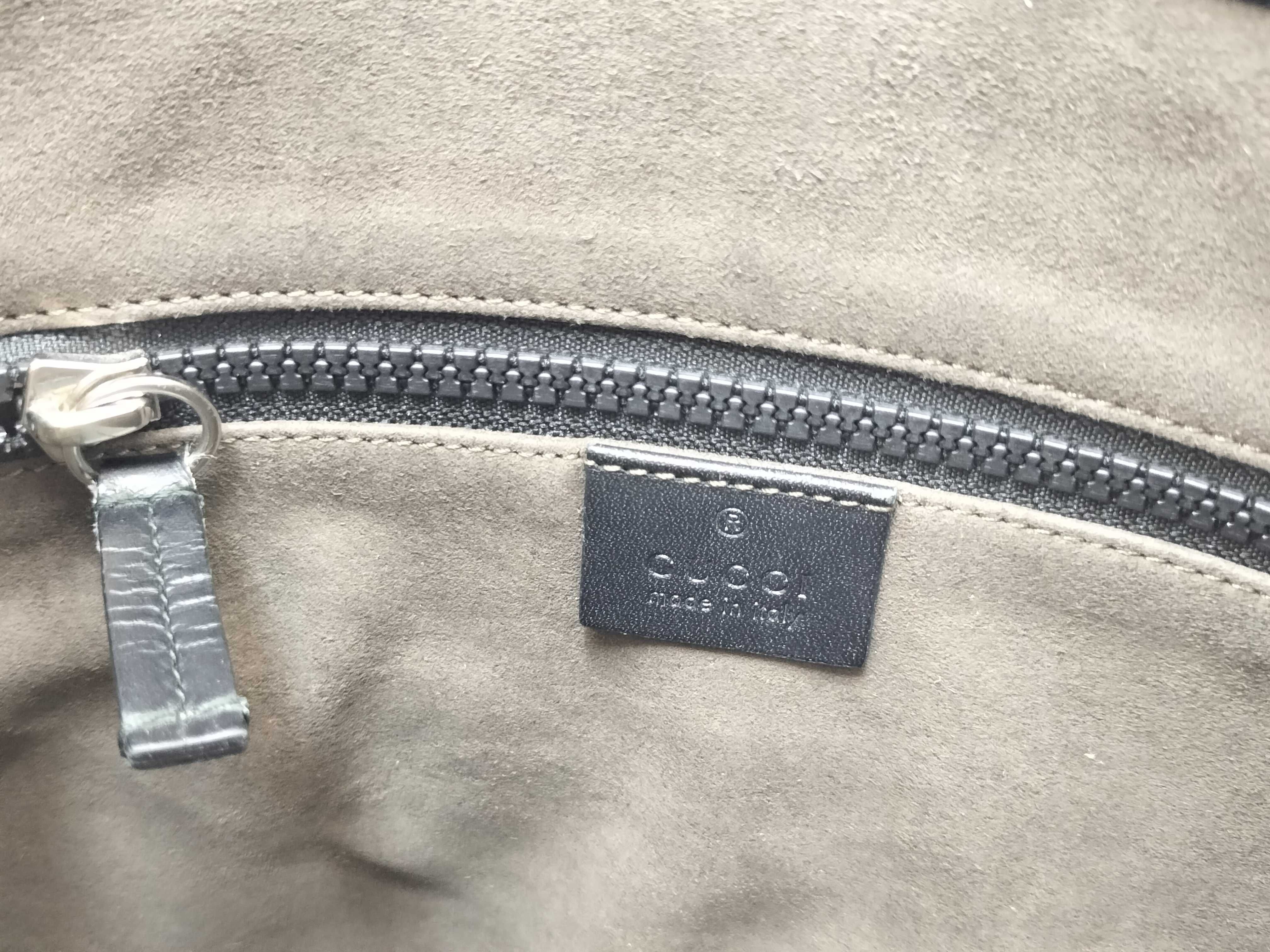 GG Supreme Shoulder Bag — view 13