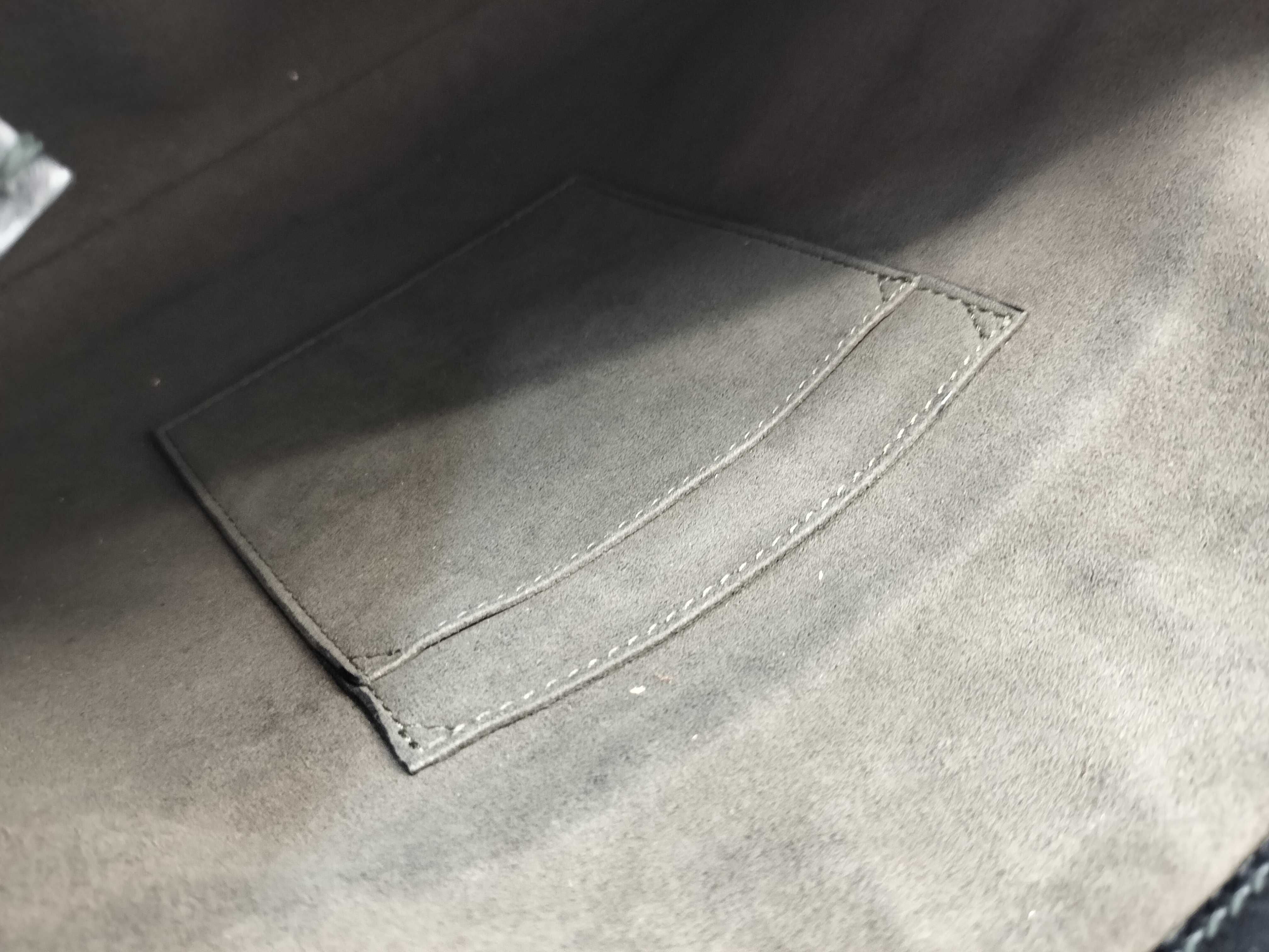 GG Supreme Shoulder Bag — view 14