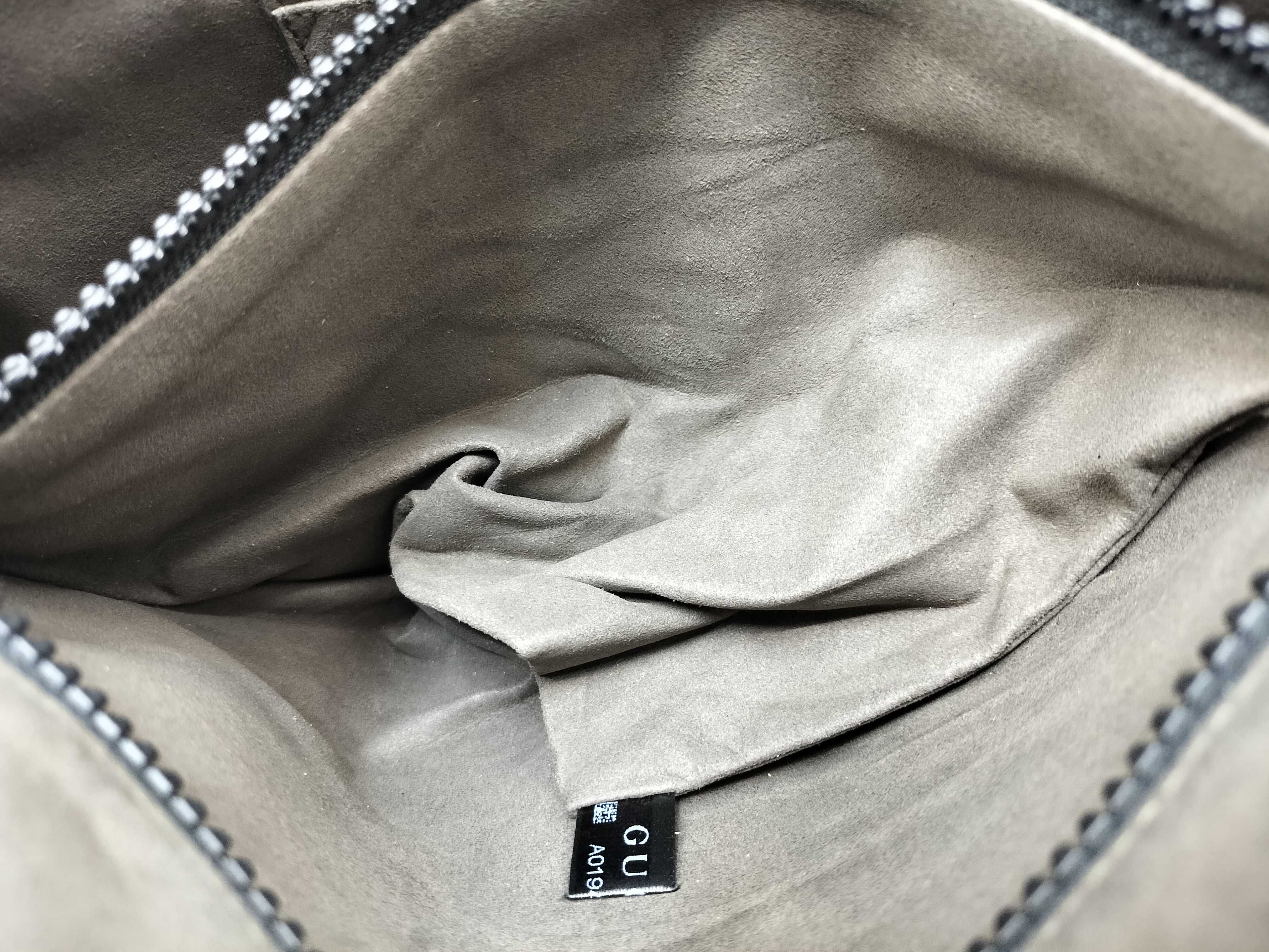 GG Supreme Shoulder Bag — view 15
