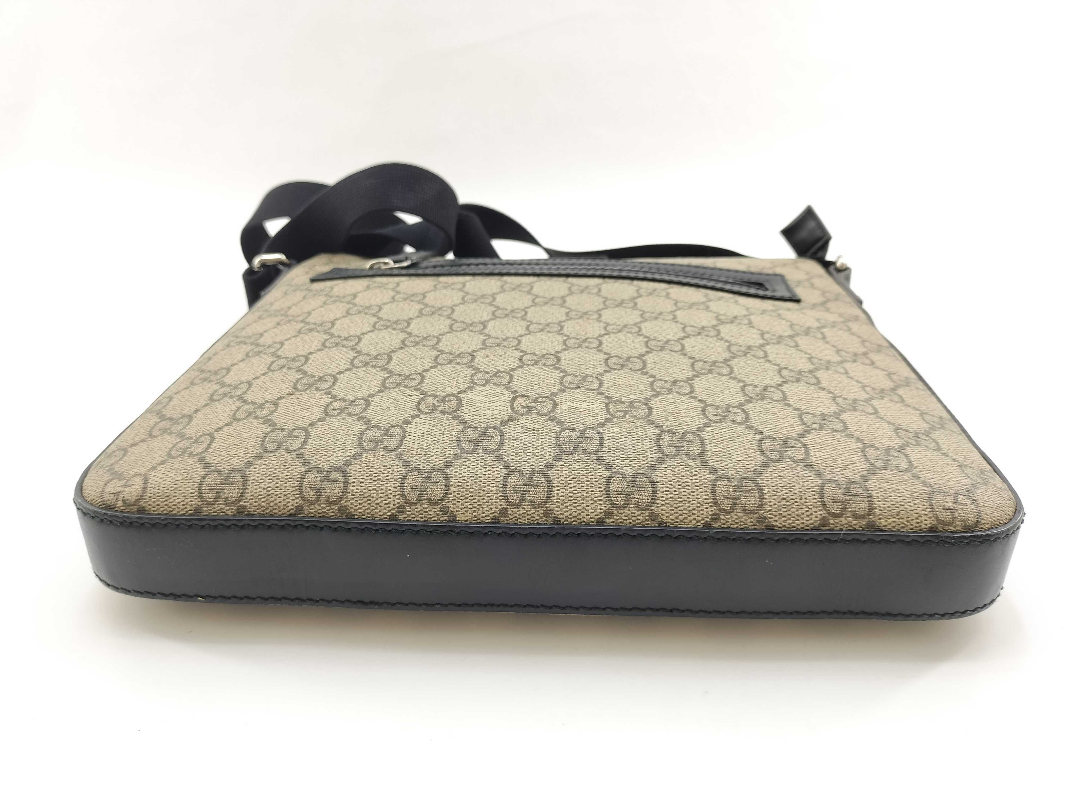 GG Supreme Shoulder Bag — view 3