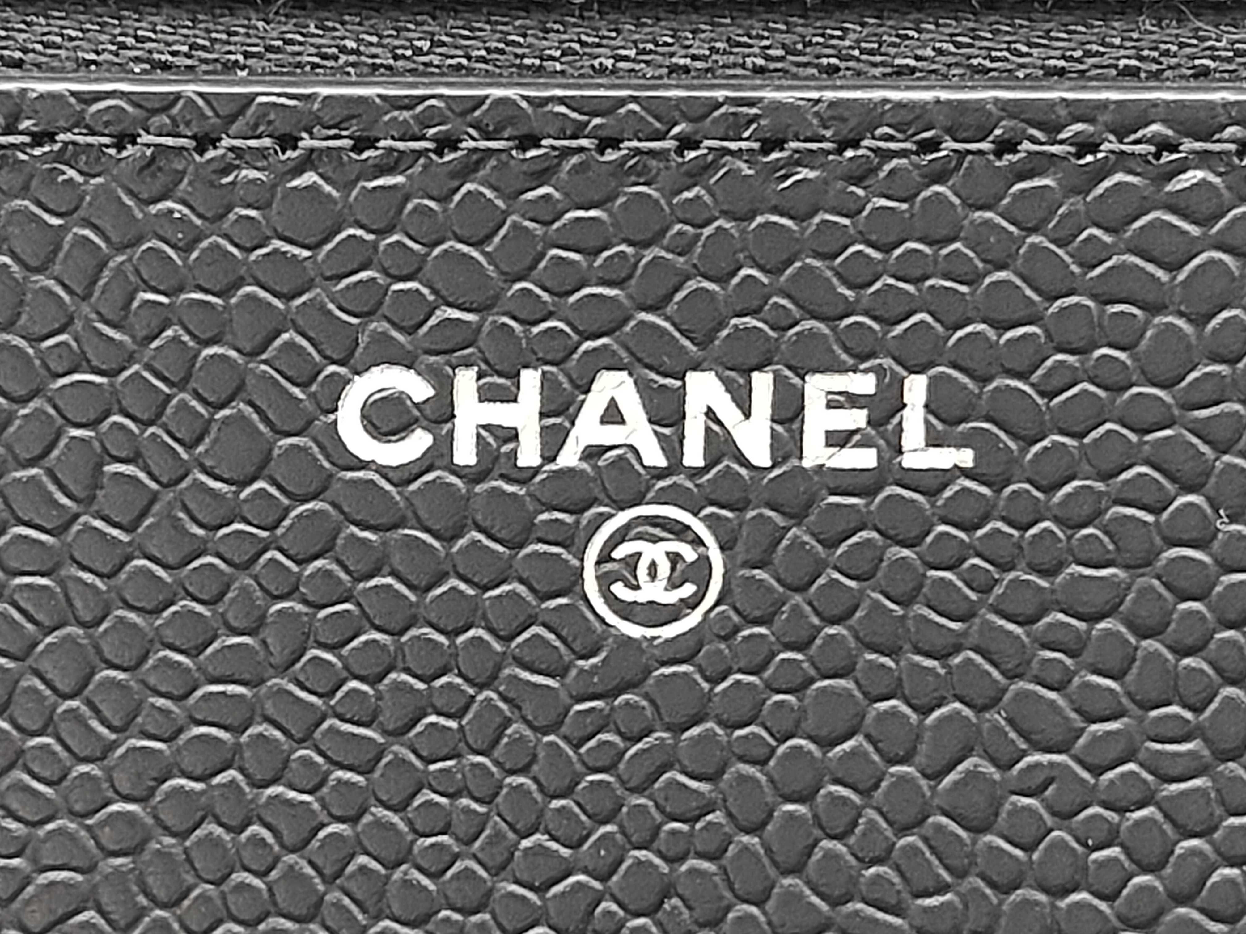 Chain Wallet Matelassé Caviar Skin Shoulder Bag — view 9