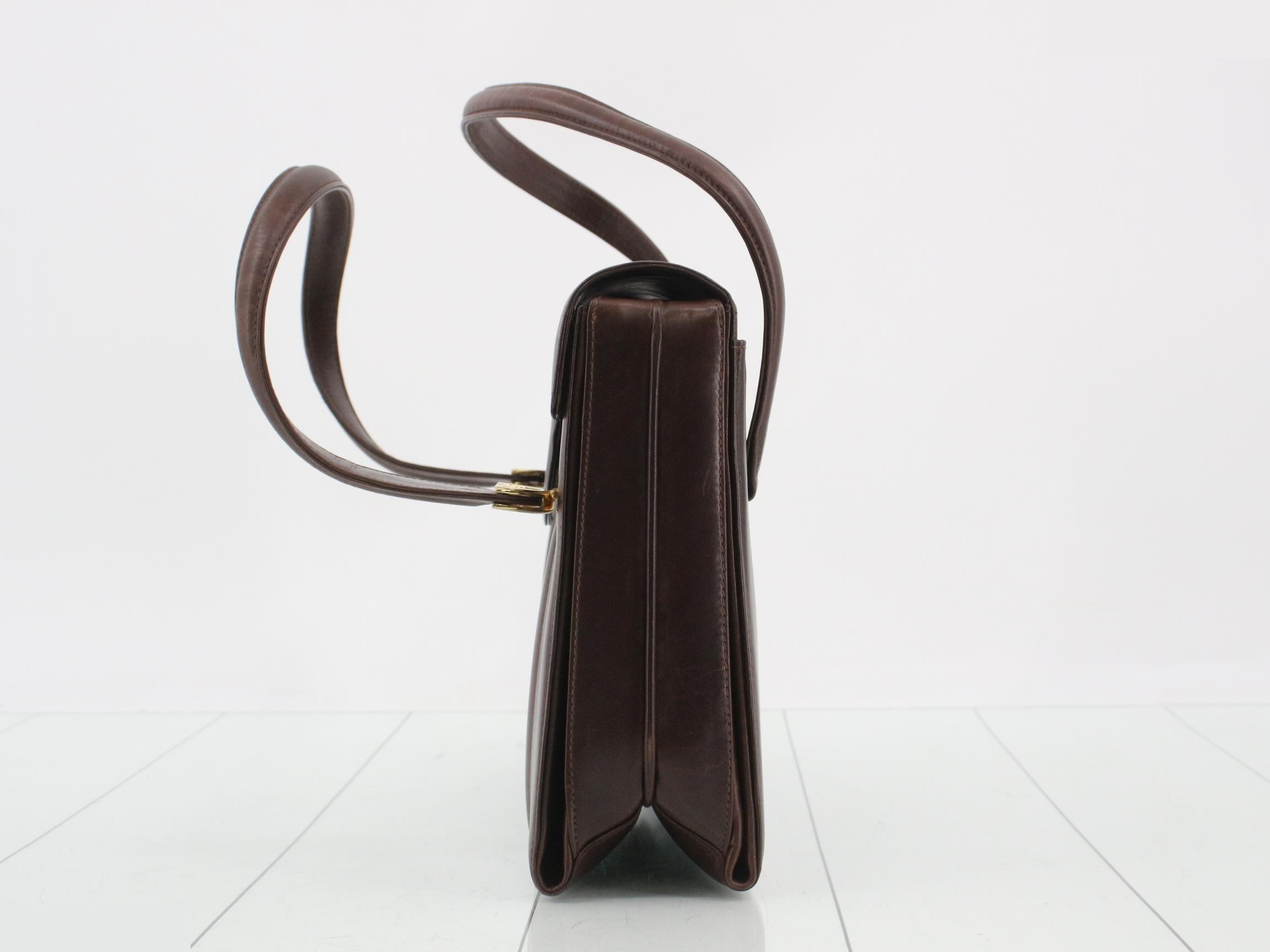 Vintage Gucci leather handbag with gold hardware — view 3