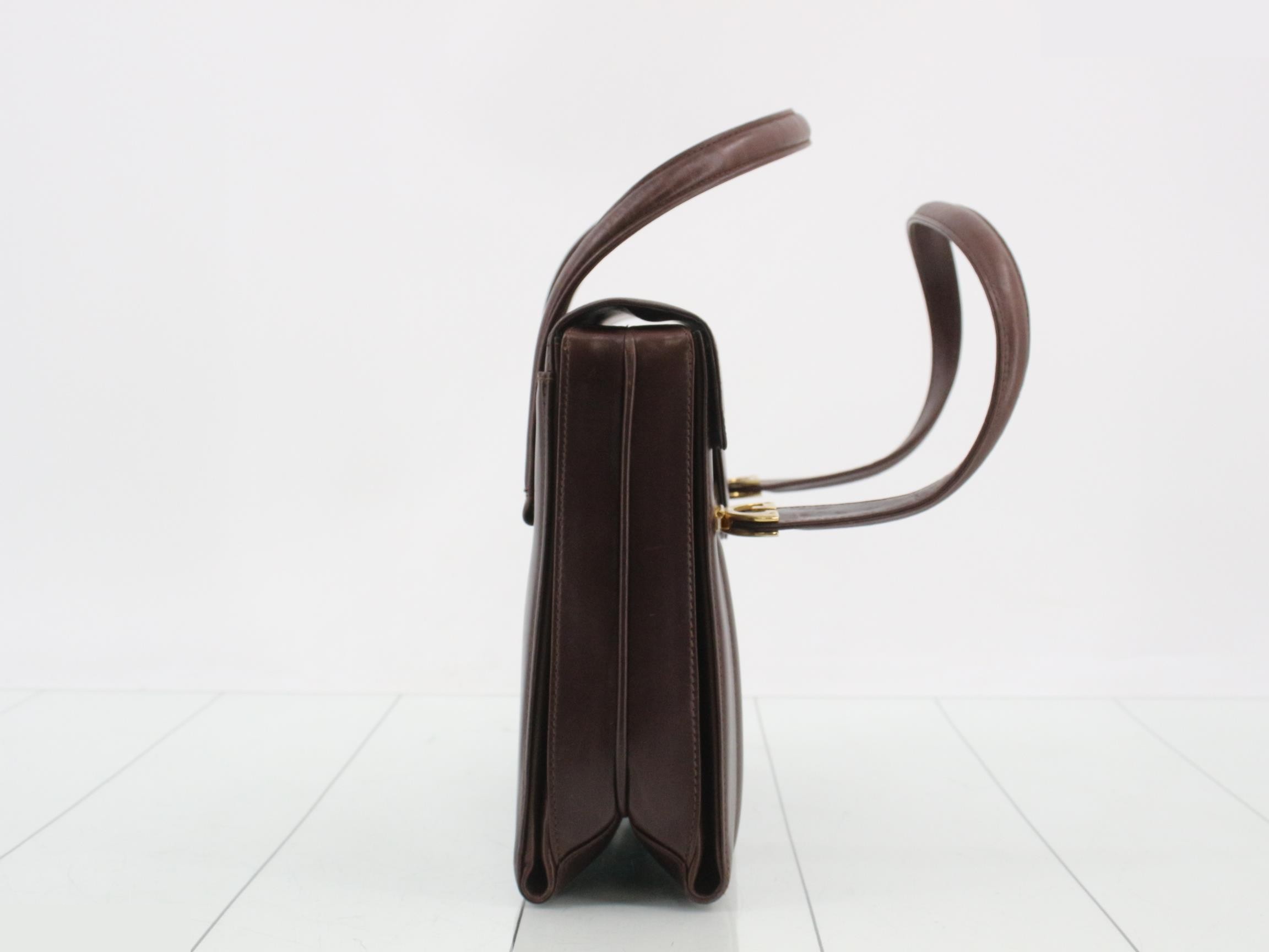 Vintage Gucci leather handbag with gold hardware — view 4
