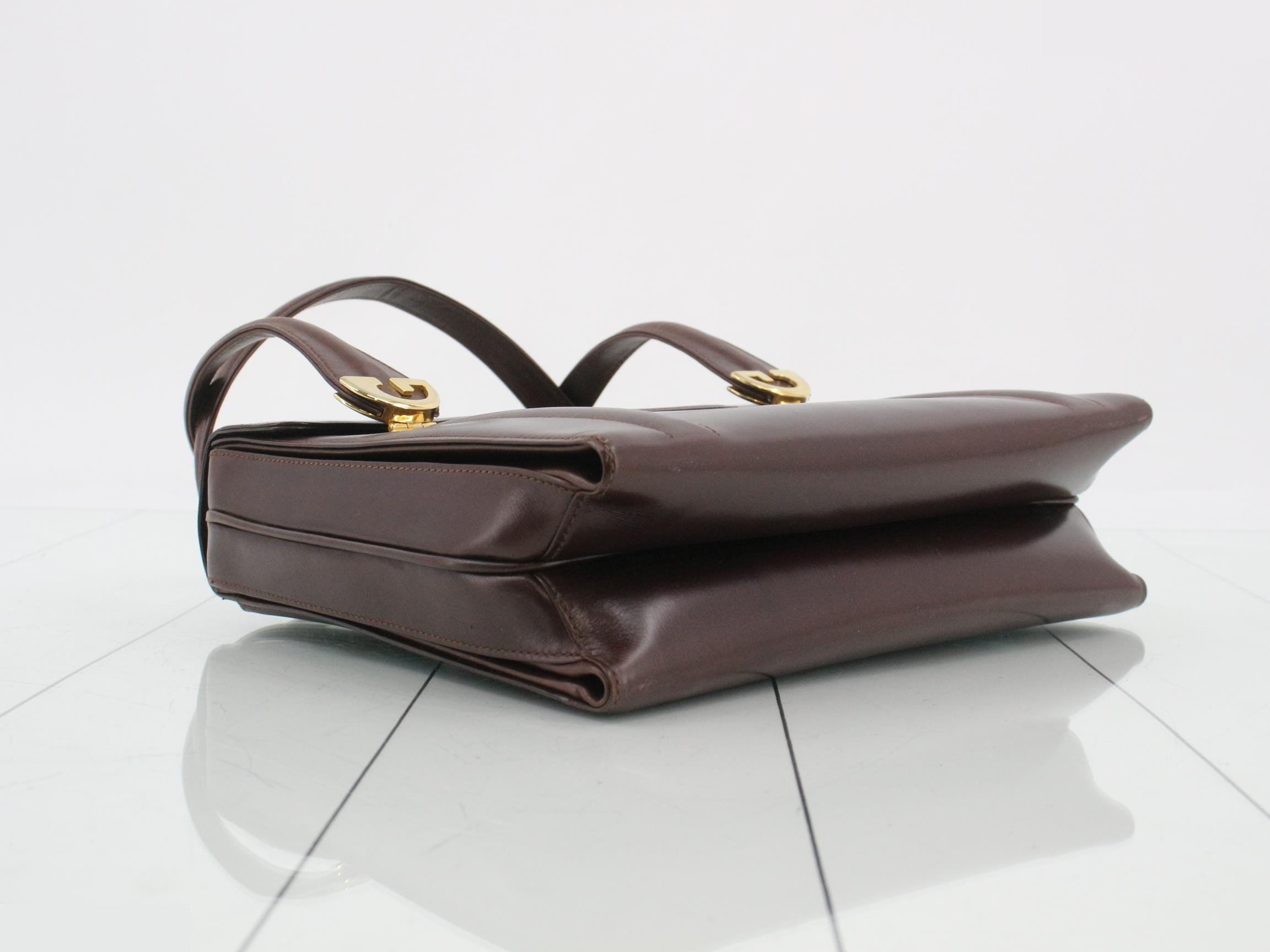 Vintage Gucci leather handbag with gold hardware — view 5
