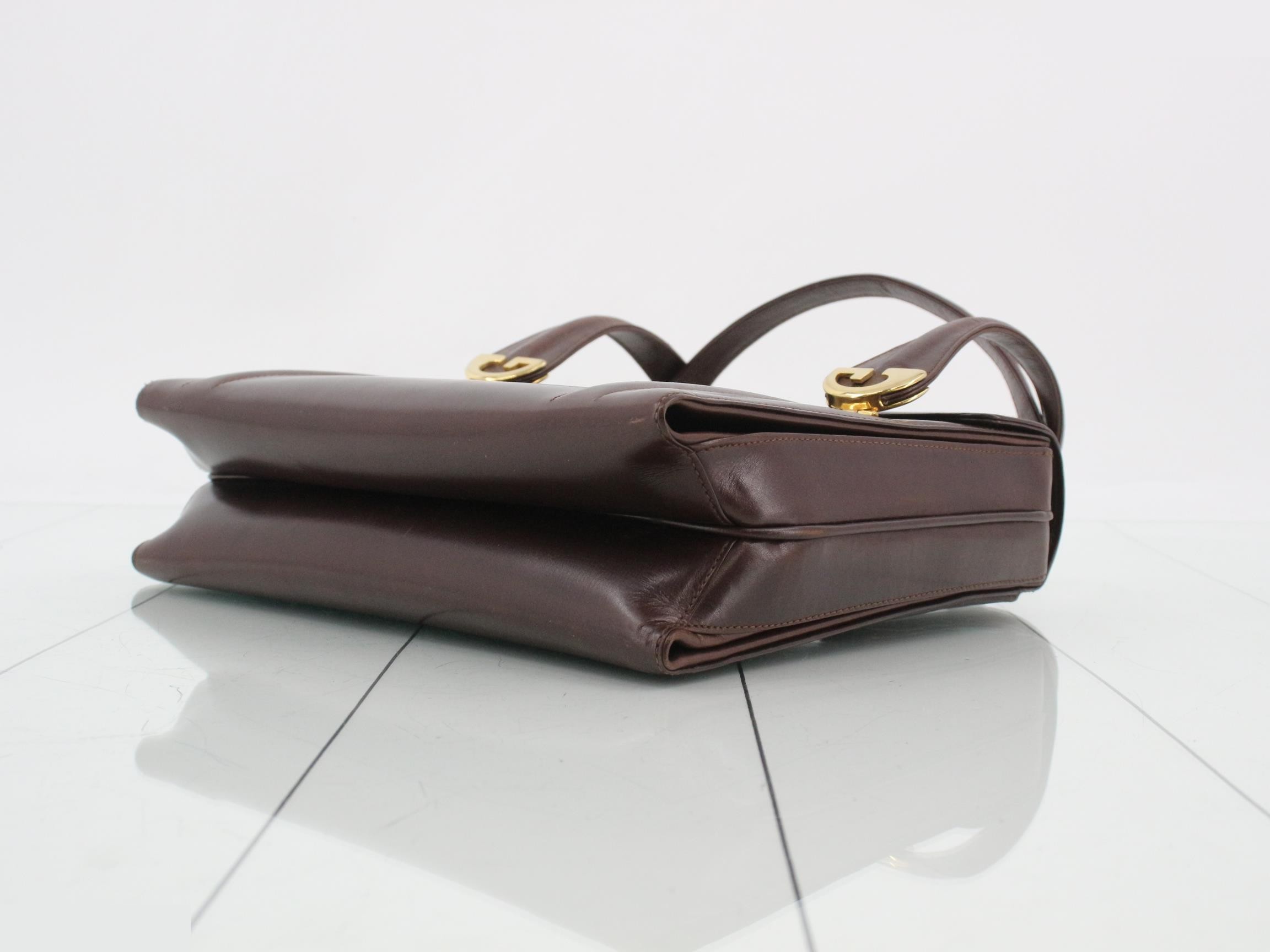 Vintage Gucci leather handbag with gold hardware — view 6