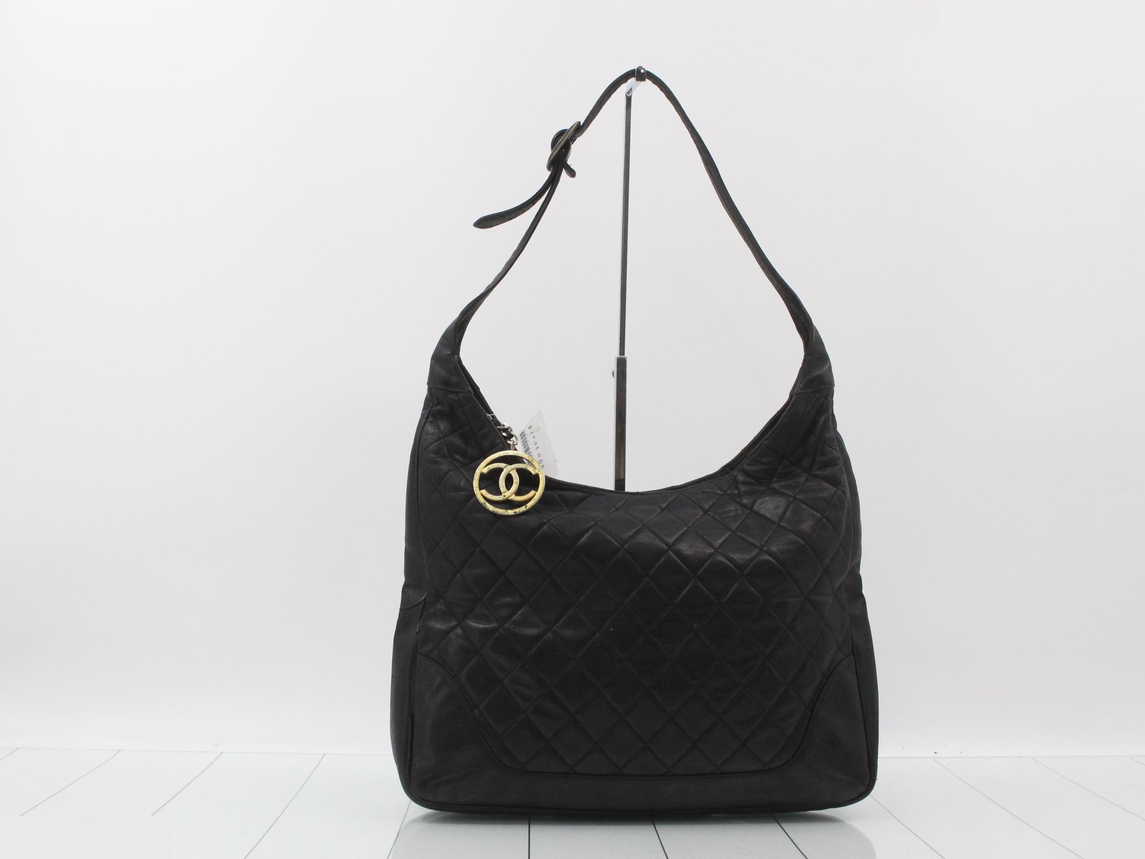 Matelassé leather shoulder bag with Coco Mark hardware