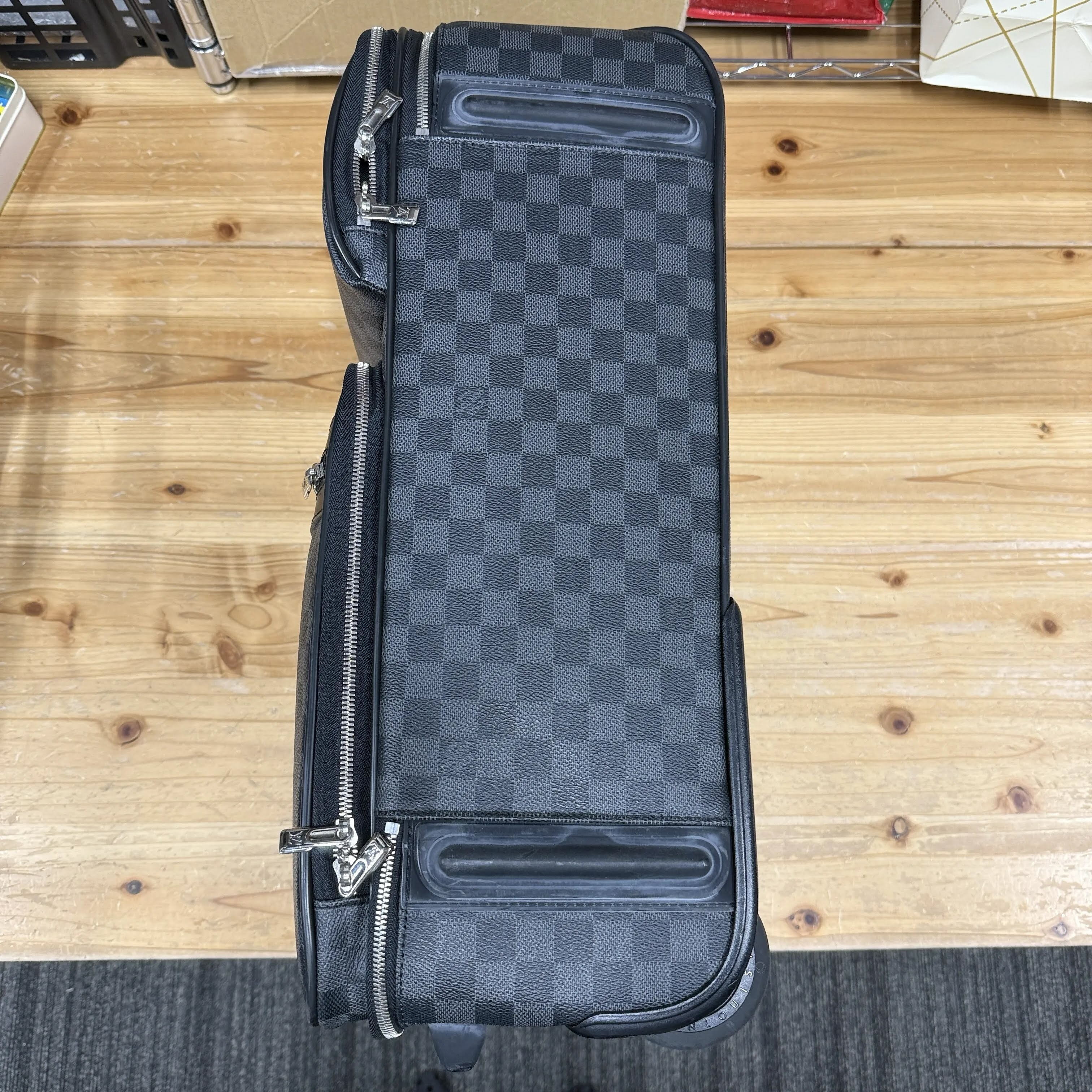 Damier Graphite Carry Bag — view 2