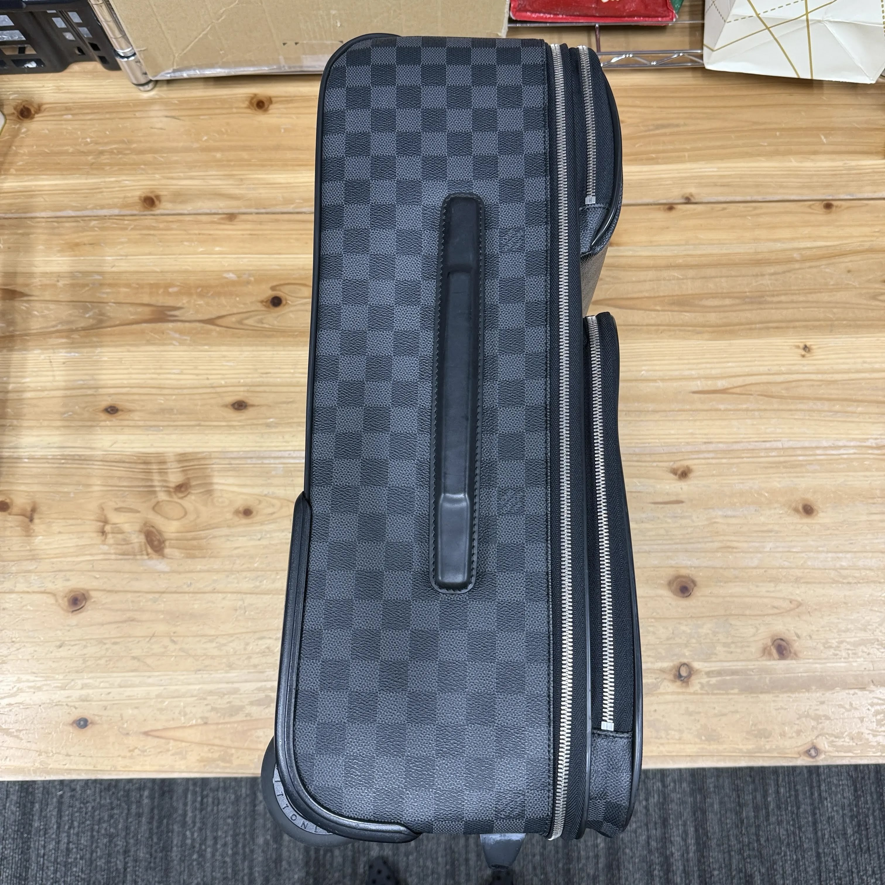 Damier Graphite Carry Bag — view 4