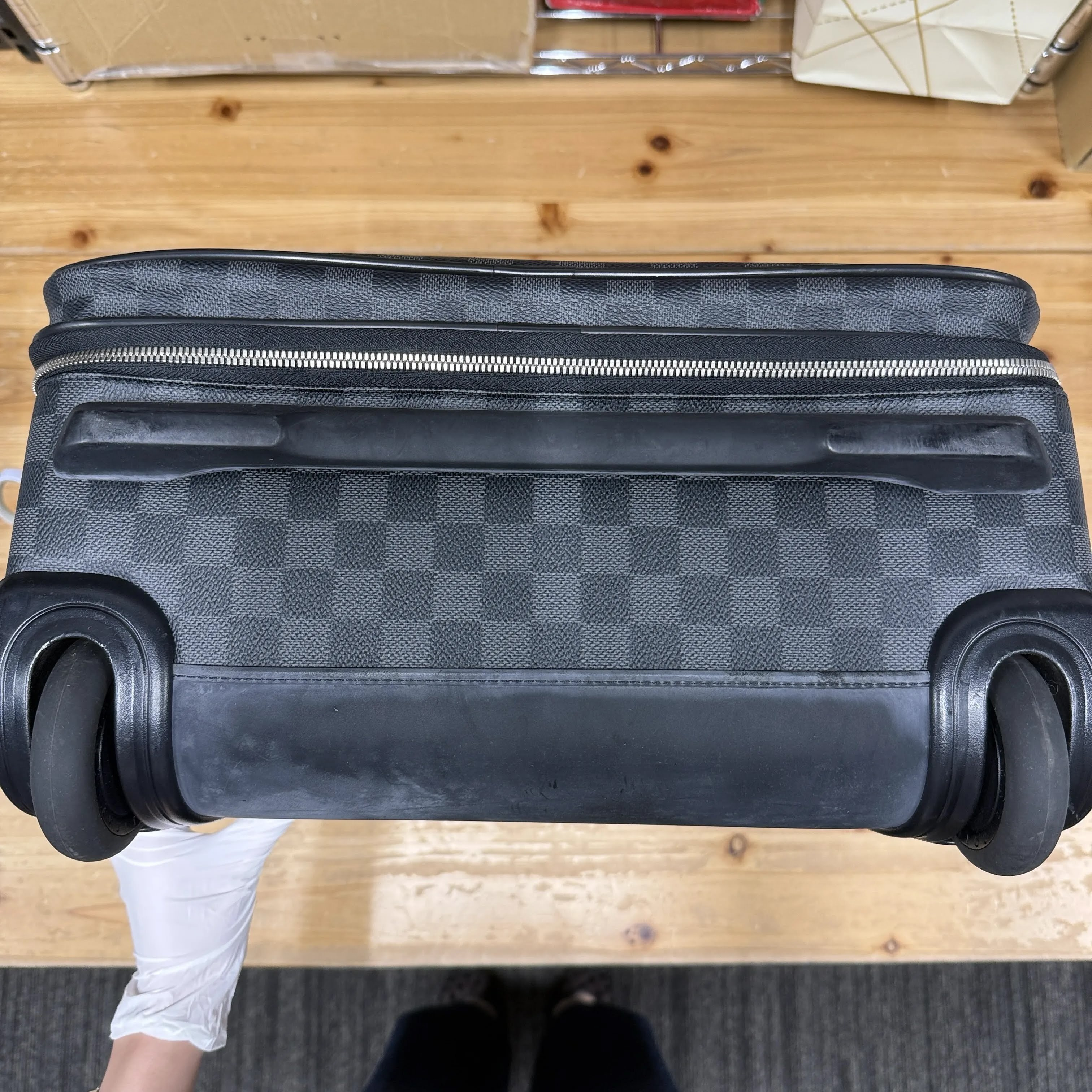 Damier Graphite Carry Bag — view 5