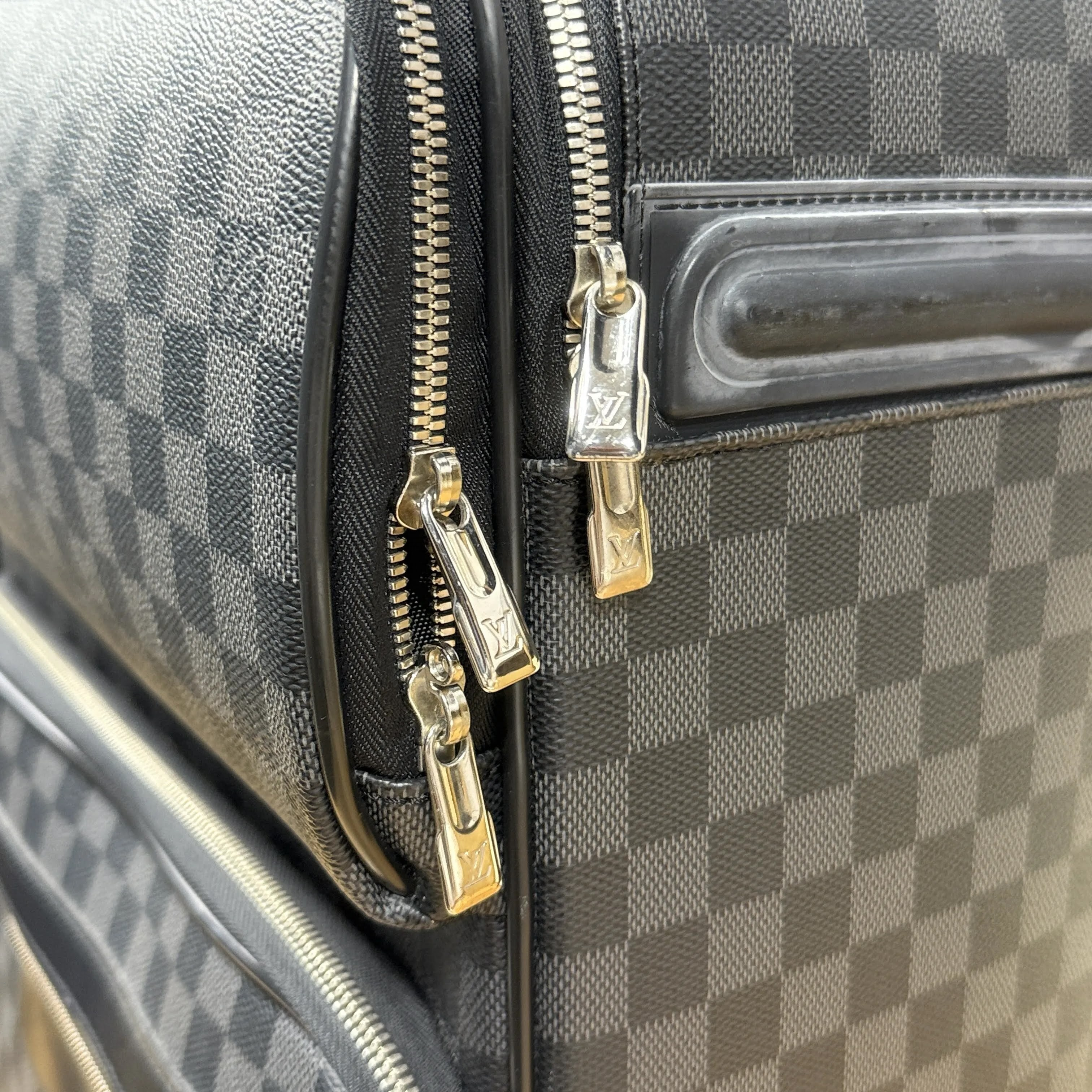 Damier Graphite Carry Bag — view 7