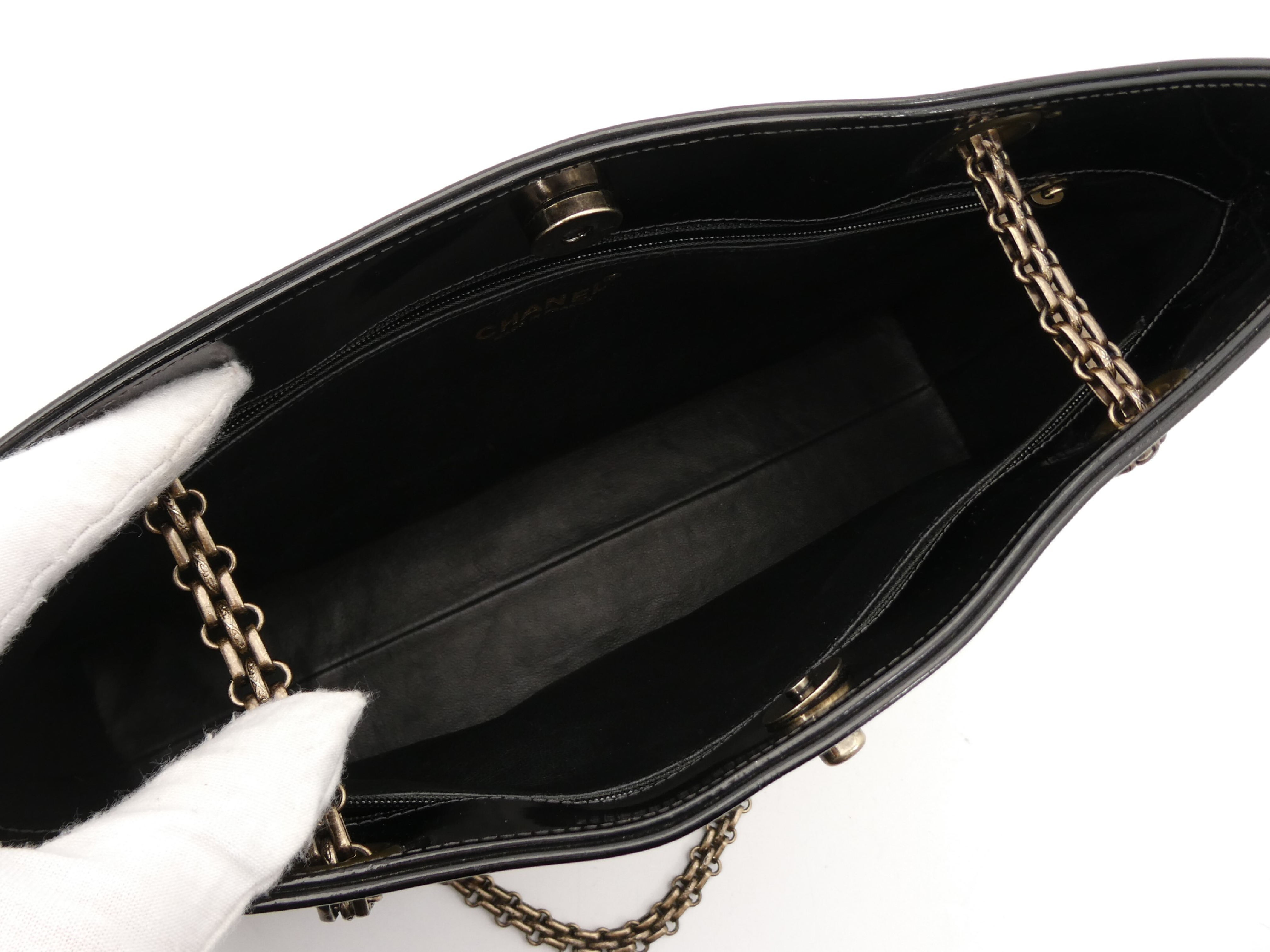 Enamel Coco Mark Chain Tote Bag — view 7