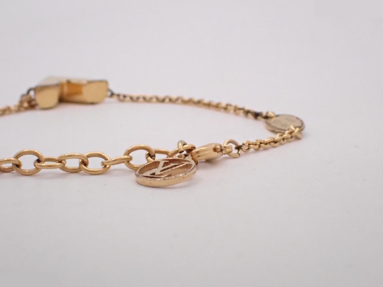 Essential V Bracelet, wrist size approximately 21cm — view 3