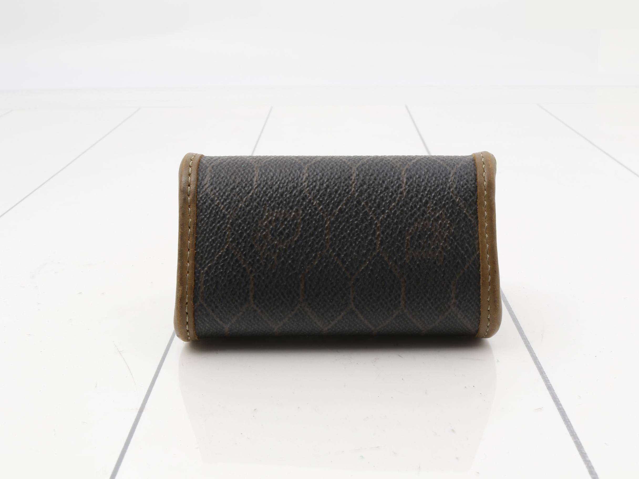 Coin purse, clasp type, honeycomb pattern — view 3